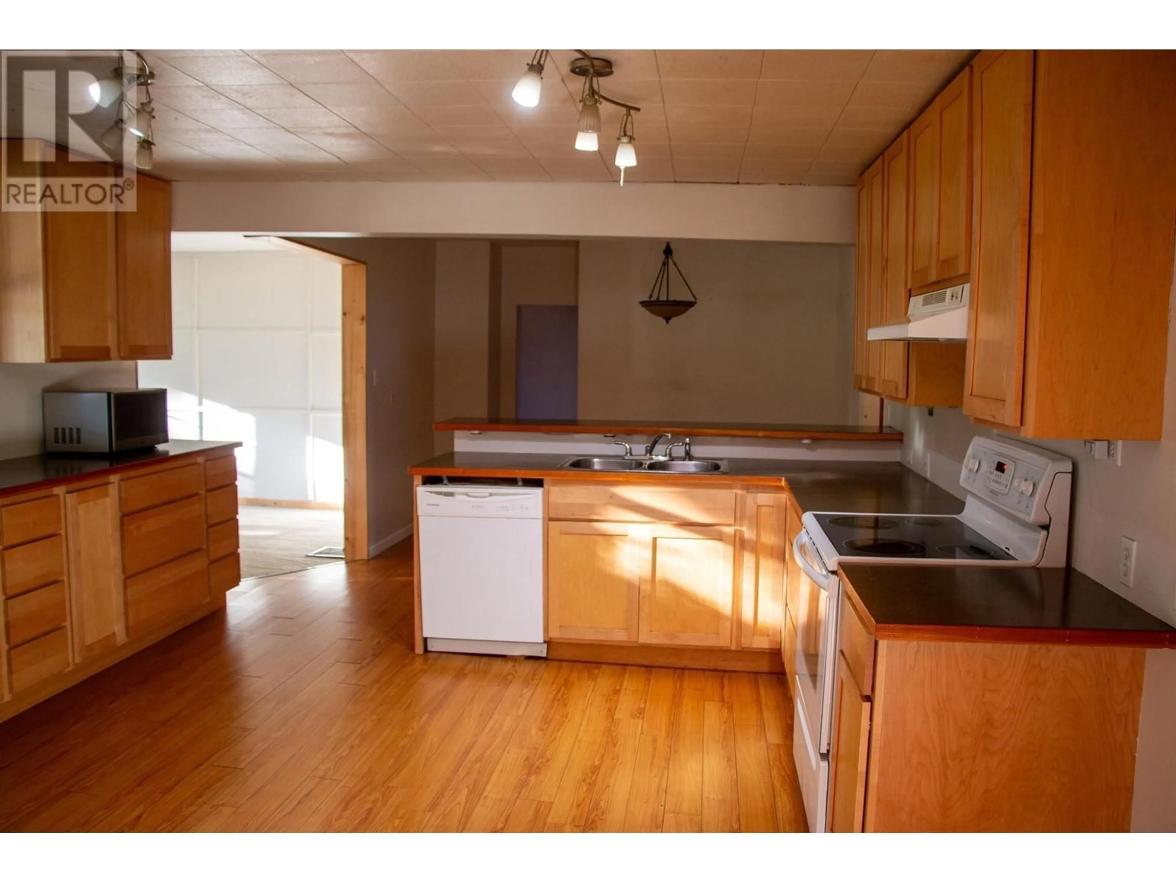 Standard kitchen, wood/laminate floor for 223 RIVERSIDE Avenue, Salmo British Columbia V0G1Z0