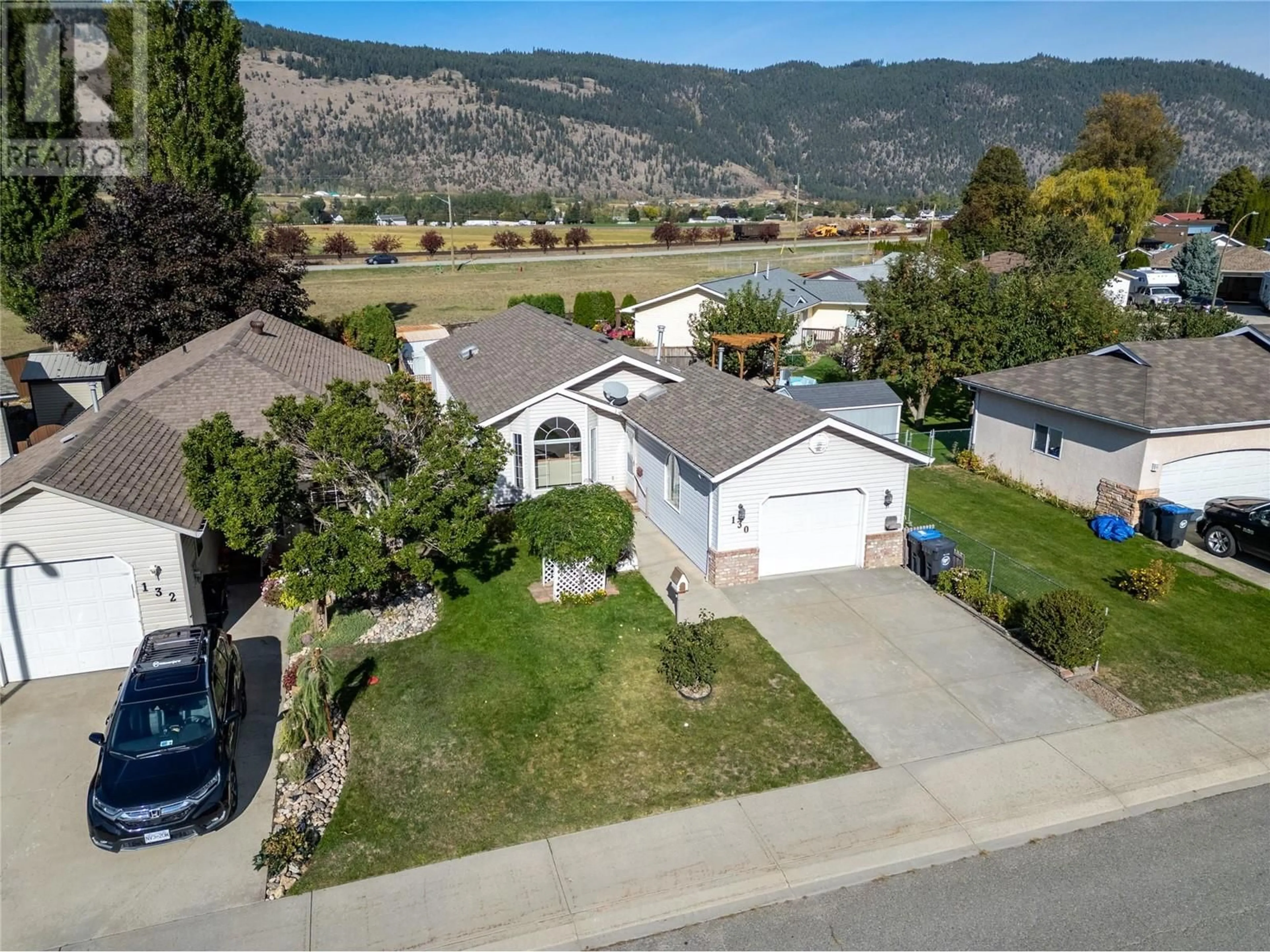 A pic from outside/outdoor area/front of a property/back of a property/a pic from drone, mountain view for 130 Leighton Avenue, Chase British Columbia V0E1M0