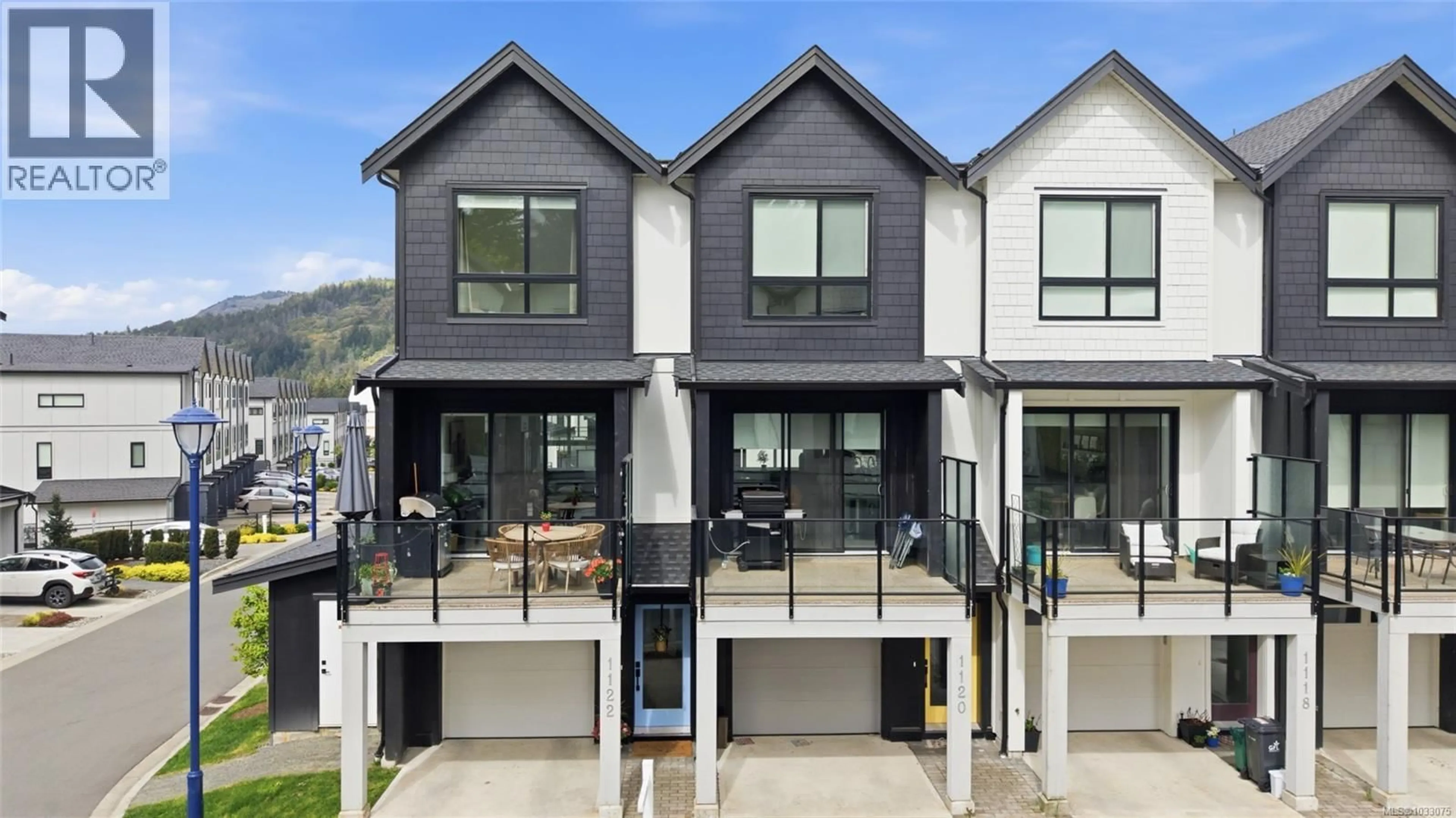 Home with vinyl exterior material, street for 1122 PULLMAN CLOSE, Langford British Columbia V9B6Z1