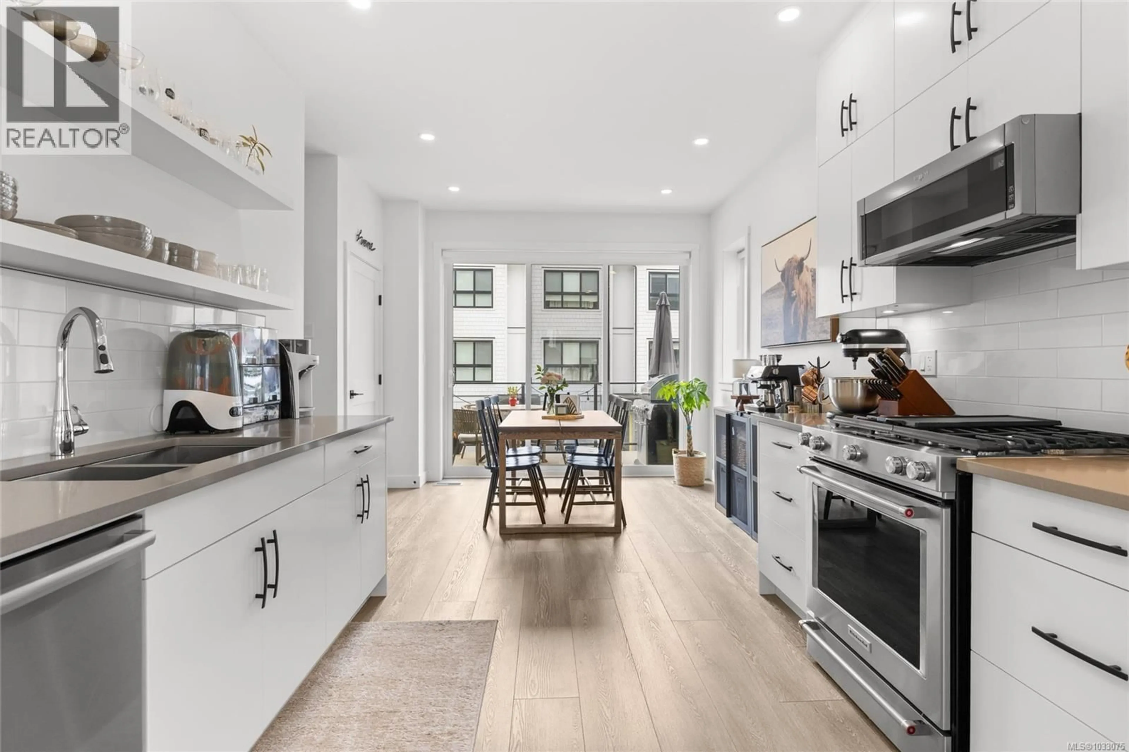 Open concept kitchen, ceramic/tile floor for 1122 PULLMAN CLOSE, Langford British Columbia V9B6Z1