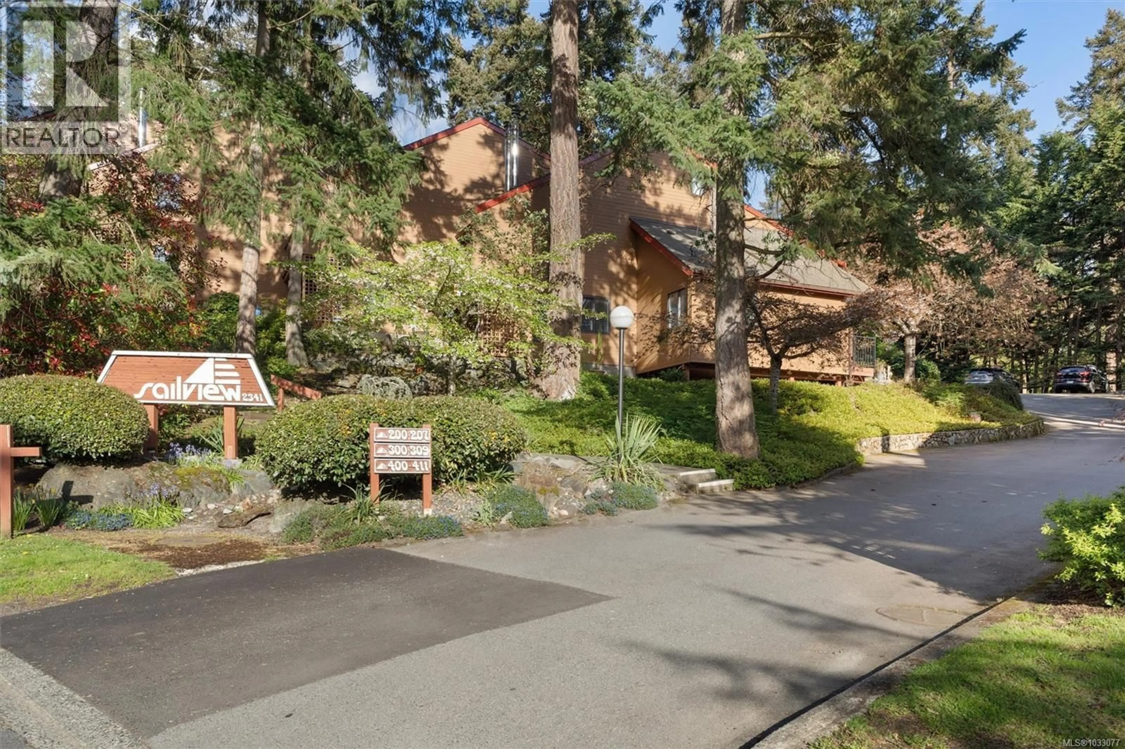 Indoor foyer for 205 - 2341 HARBOUR ROAD, Sidney British Columbia V8L3X8