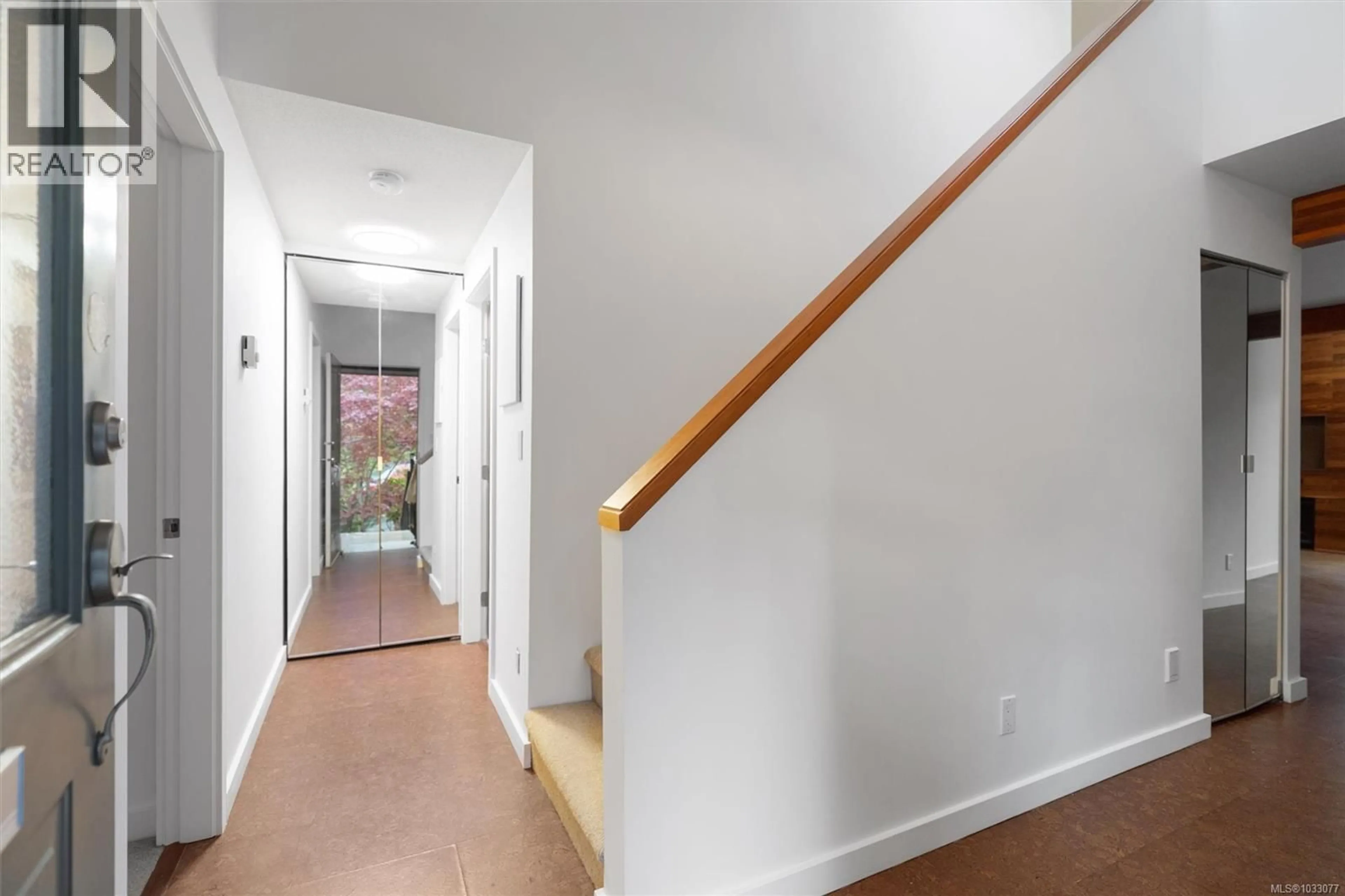 Indoor foyer for 205 - 2341 HARBOUR ROAD, Sidney British Columbia V8L3X8
