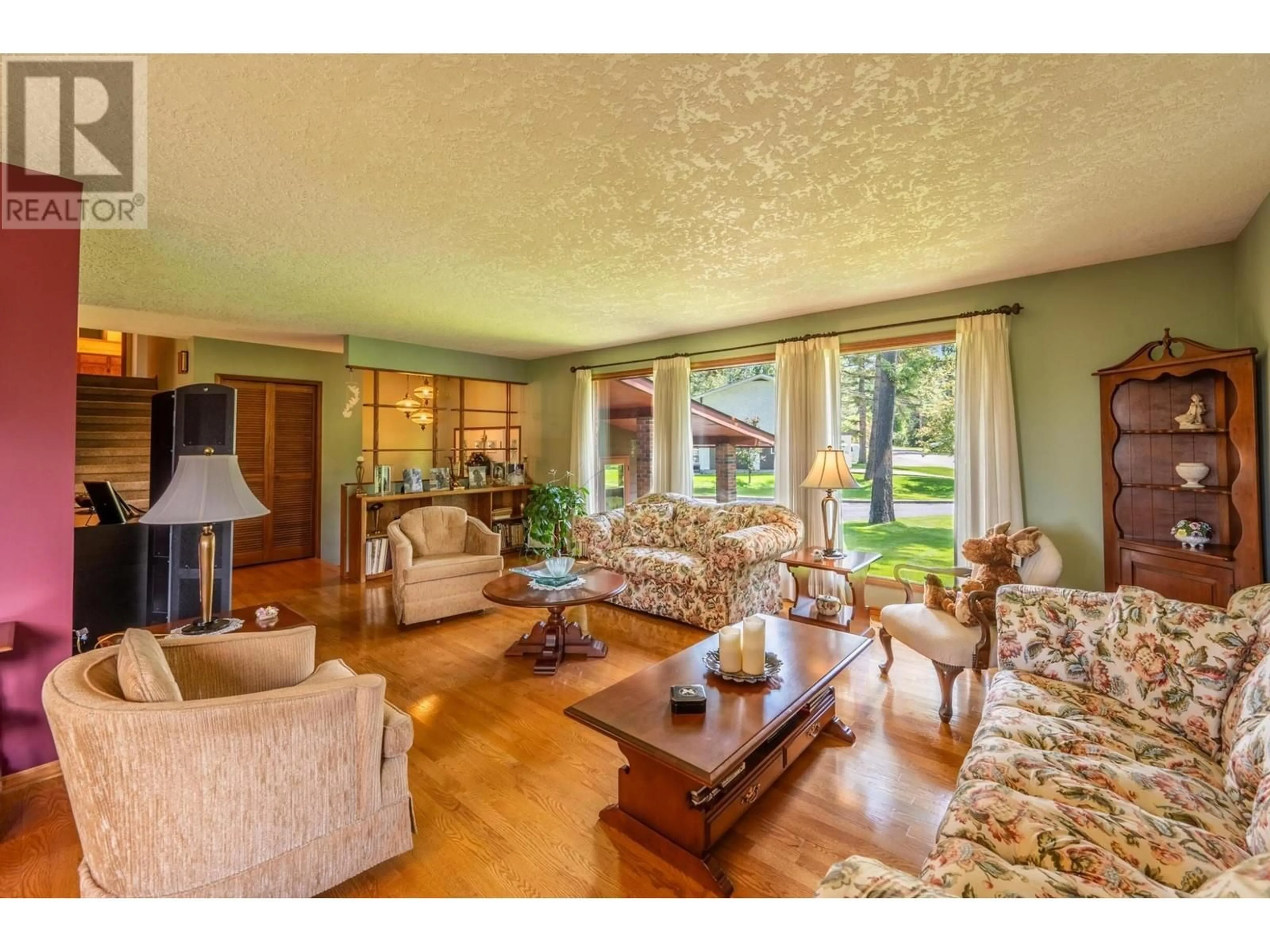 Living room with furniture, wood/laminate floor for 1309 SELKIRK Drive, Golden British Columbia V0A1H6