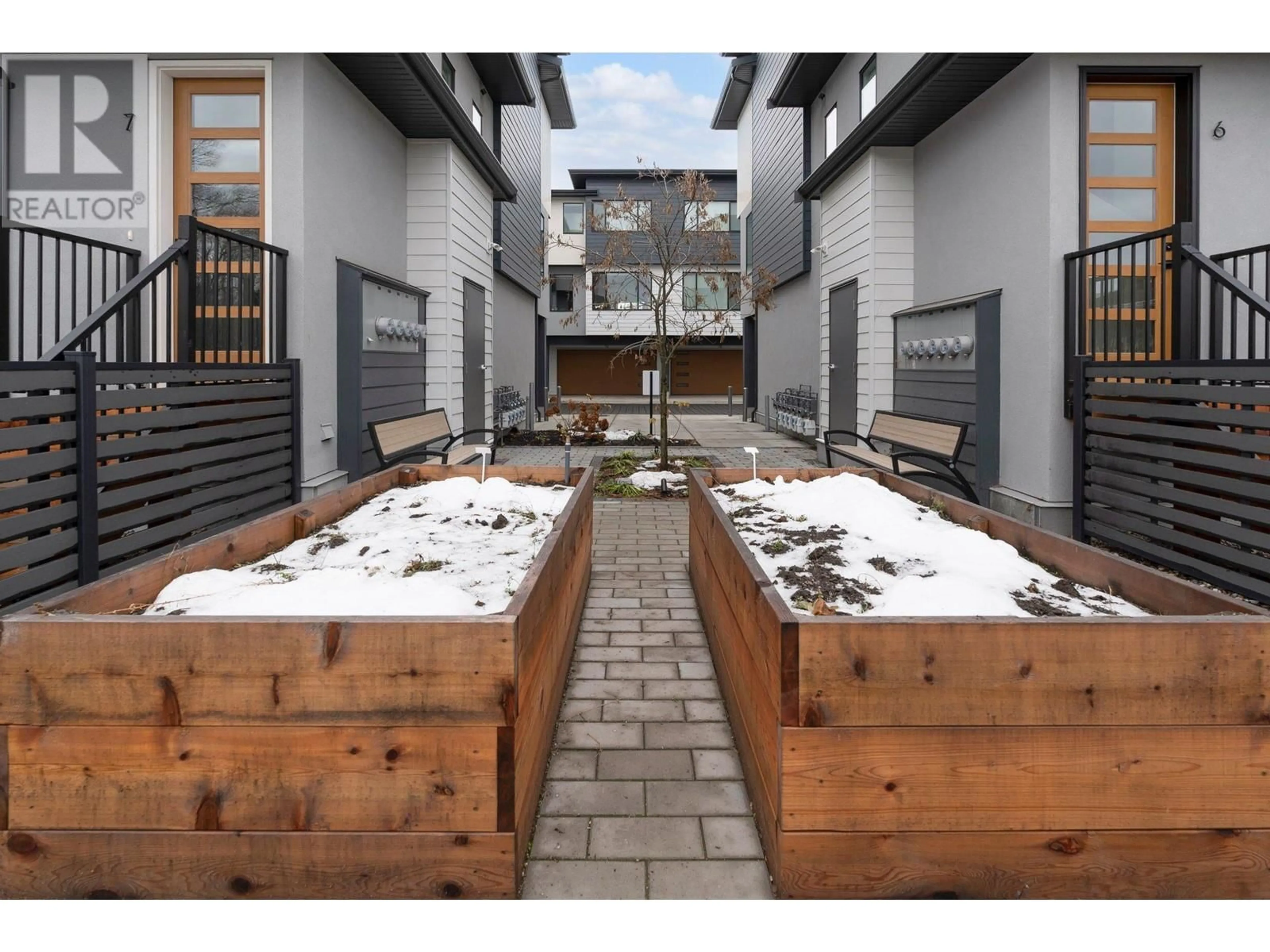 Patio, street for 1225 Findlay Road Unit# 7, Kelowna British Columbia V1X5B1