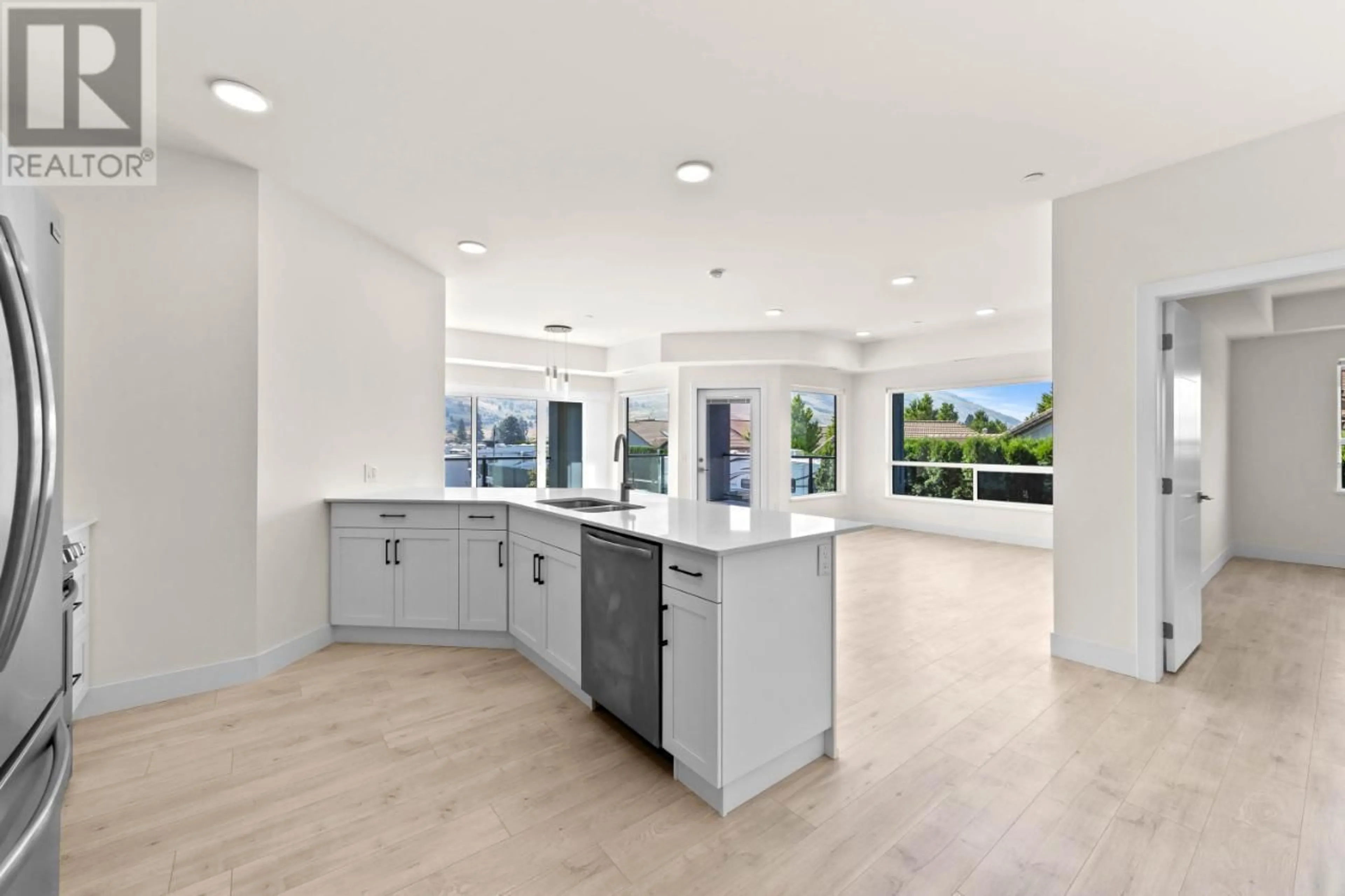 Open concept kitchen, ceramic/tile floor for 651 DUNES Drive Unit# 102, Kamloops British Columbia V2B8M8