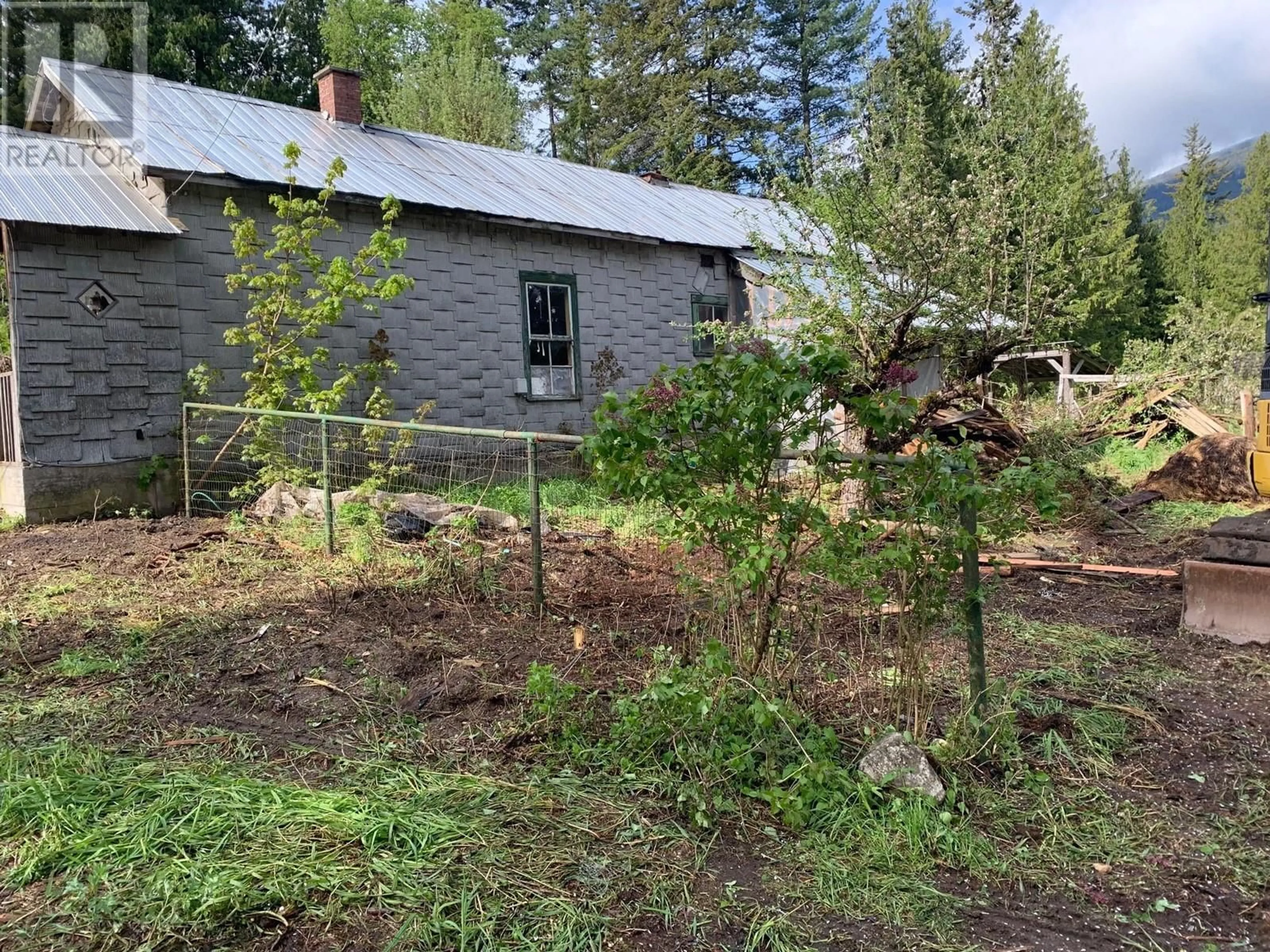 A pic from outside/outdoor area/front of a property/back of a property/a pic from drone, forest/trees view for 707 Park Street, Slocan British Columbia V0G2C0