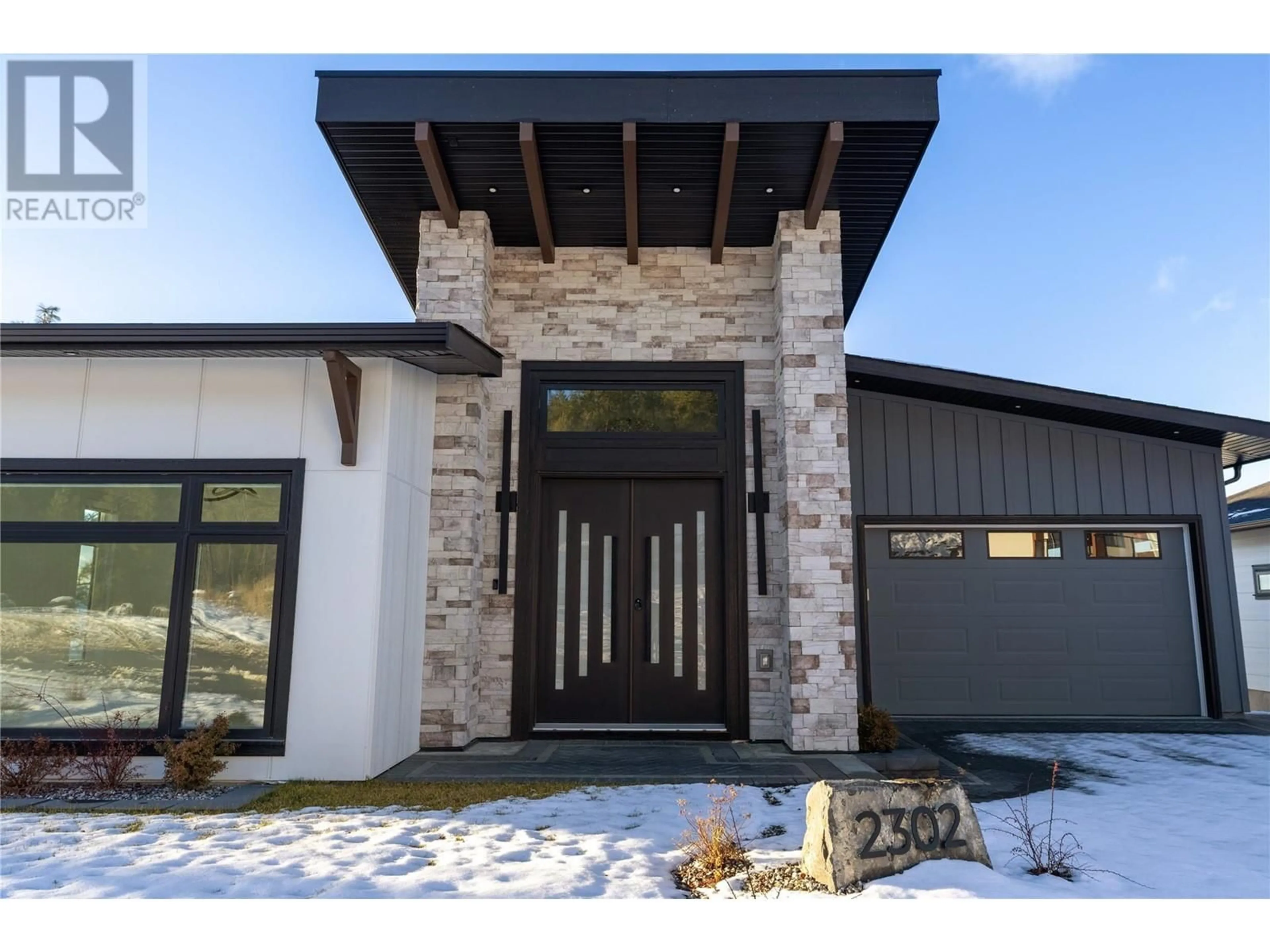 Indoor entryway for 2302 Lavetta Drive, Kelowna British Columbia V1P1V1