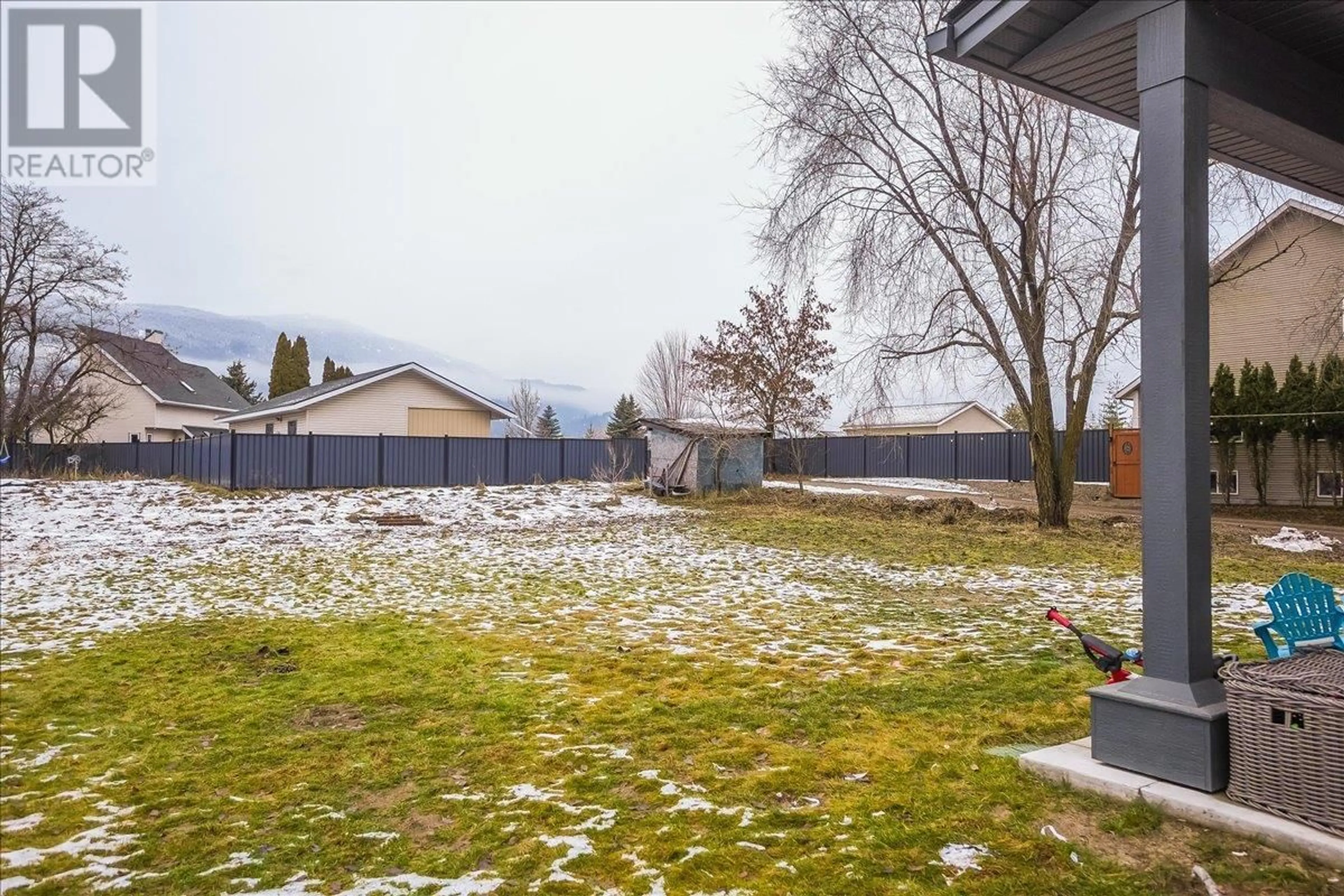 Patio, mountain view for 929 WATERLOO Crescent, Castlegar British Columbia V1N4M3