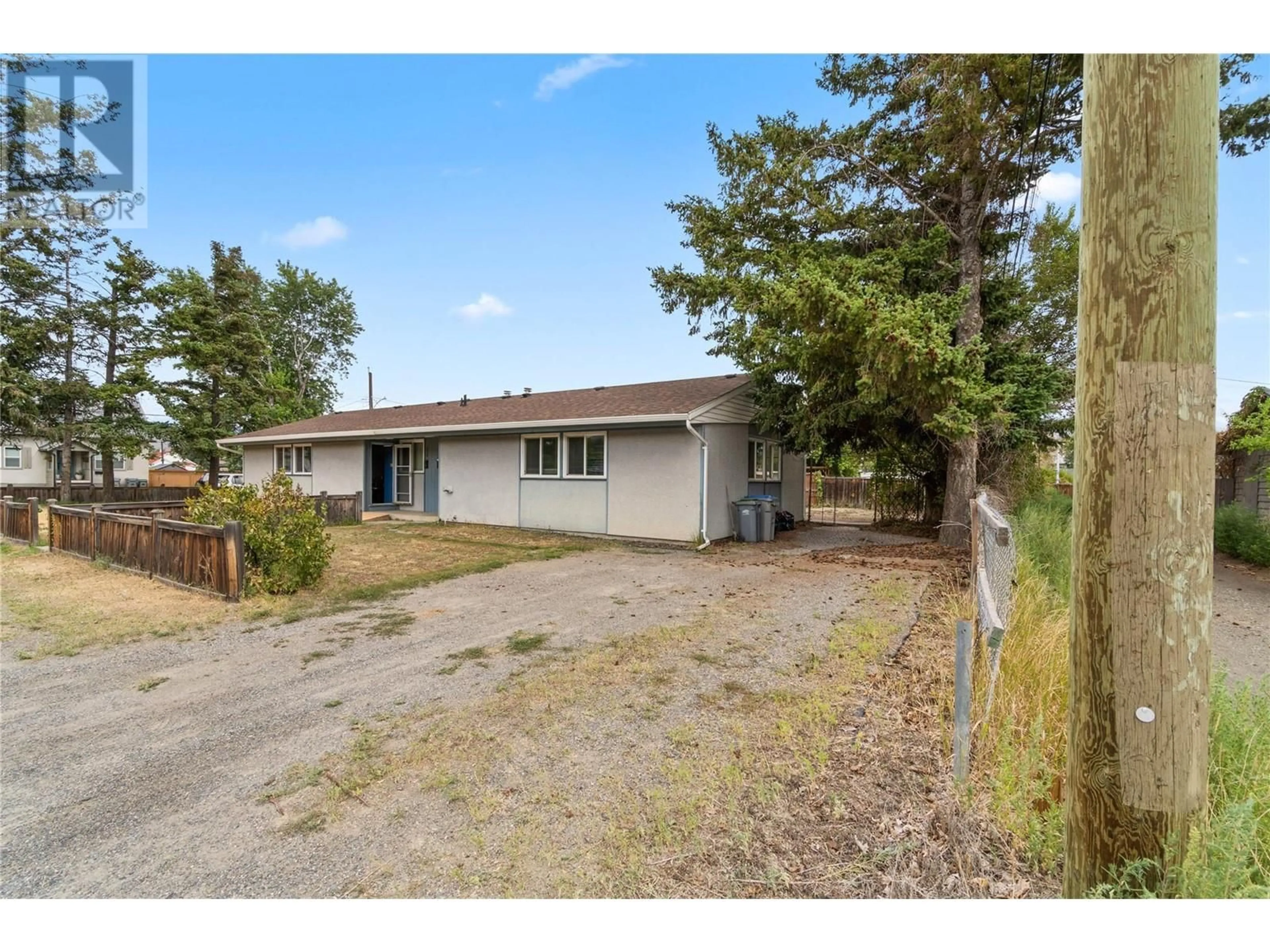 A pic from outside/outdoor area/front of a property/back of a property/a pic from drone, street for 596 MCDONALD Avenue, Kamloops British Columbia V2B3T2