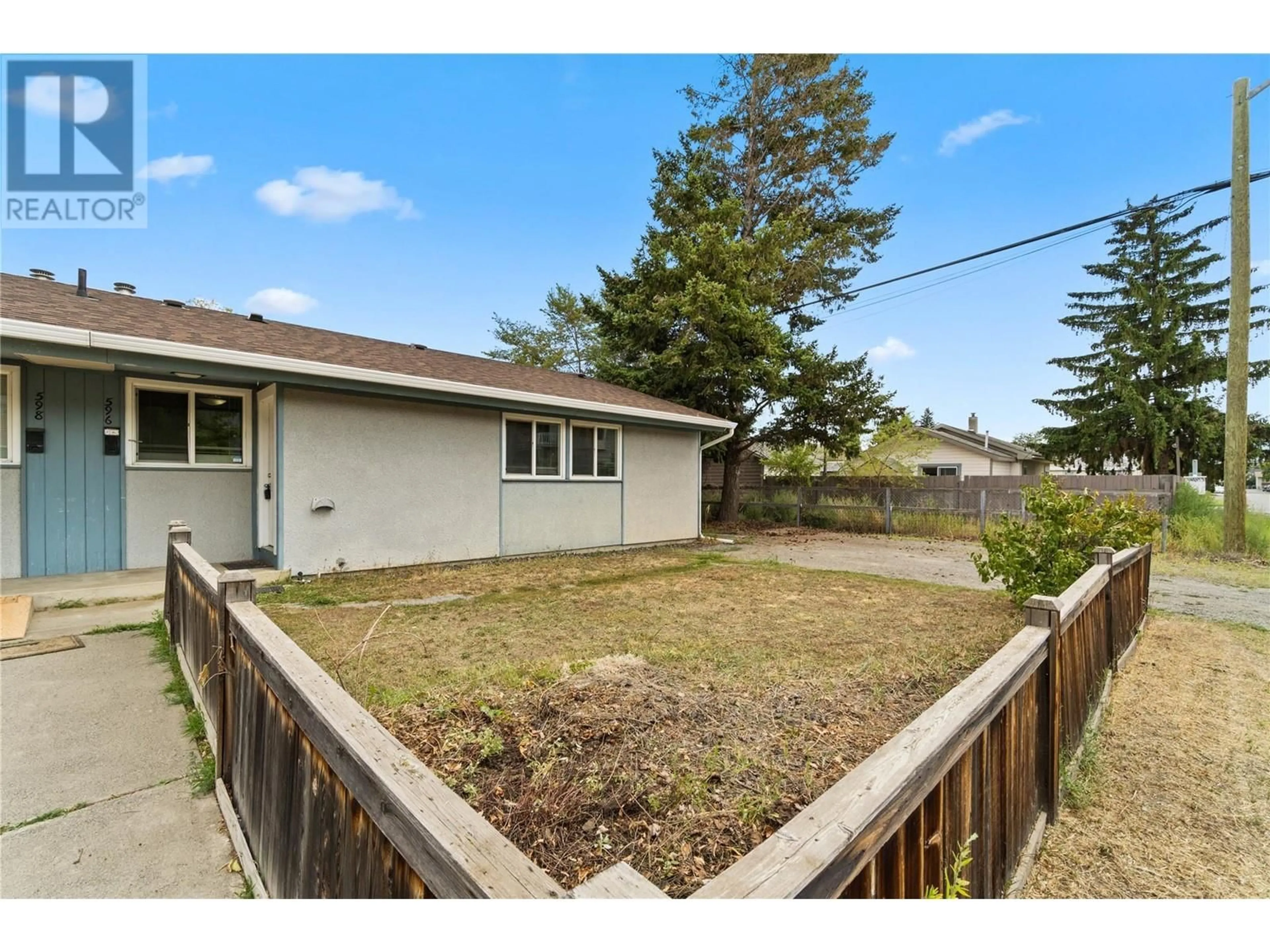 A pic from outside/outdoor area/front of a property/back of a property/a pic from drone, street for 596 MCDONALD Avenue, Kamloops British Columbia V2B3T2