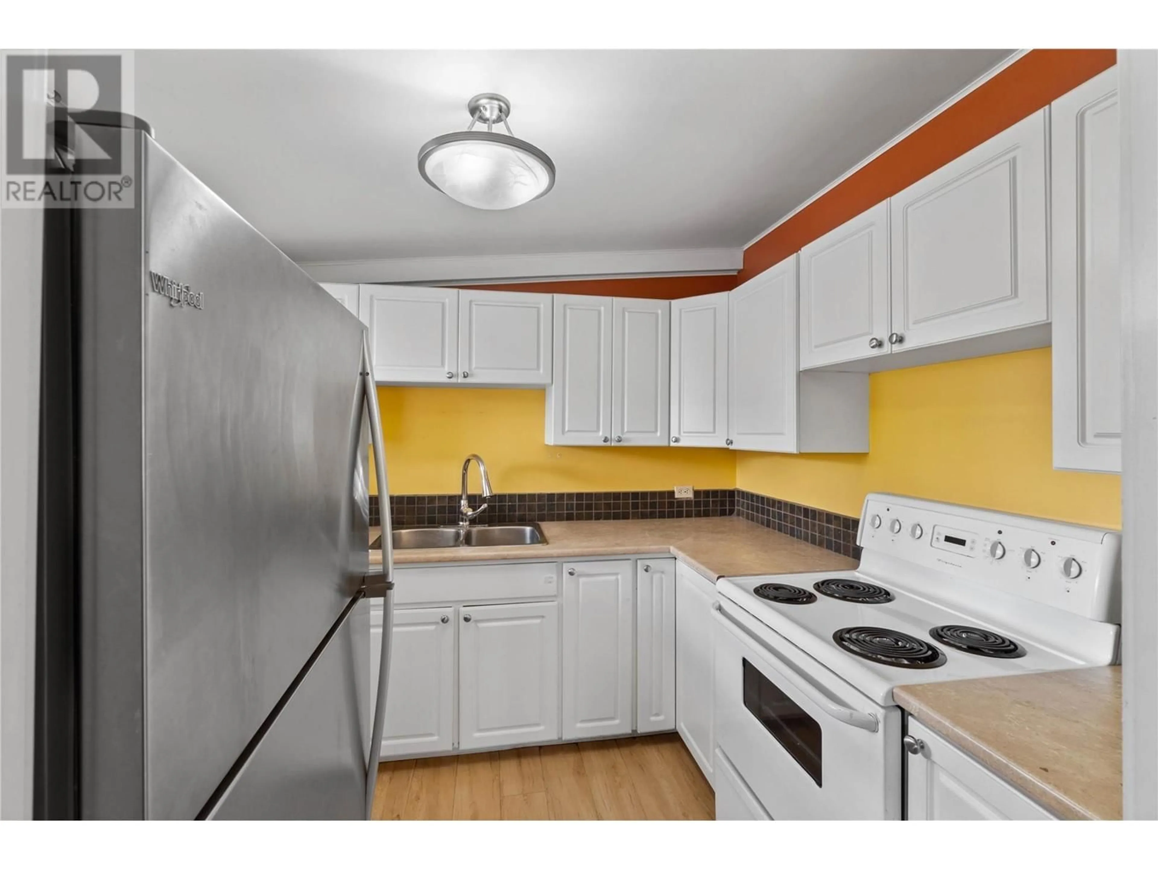 Standard kitchen, unknown for 596 MCDONALD Avenue, Kamloops British Columbia V2B3T2