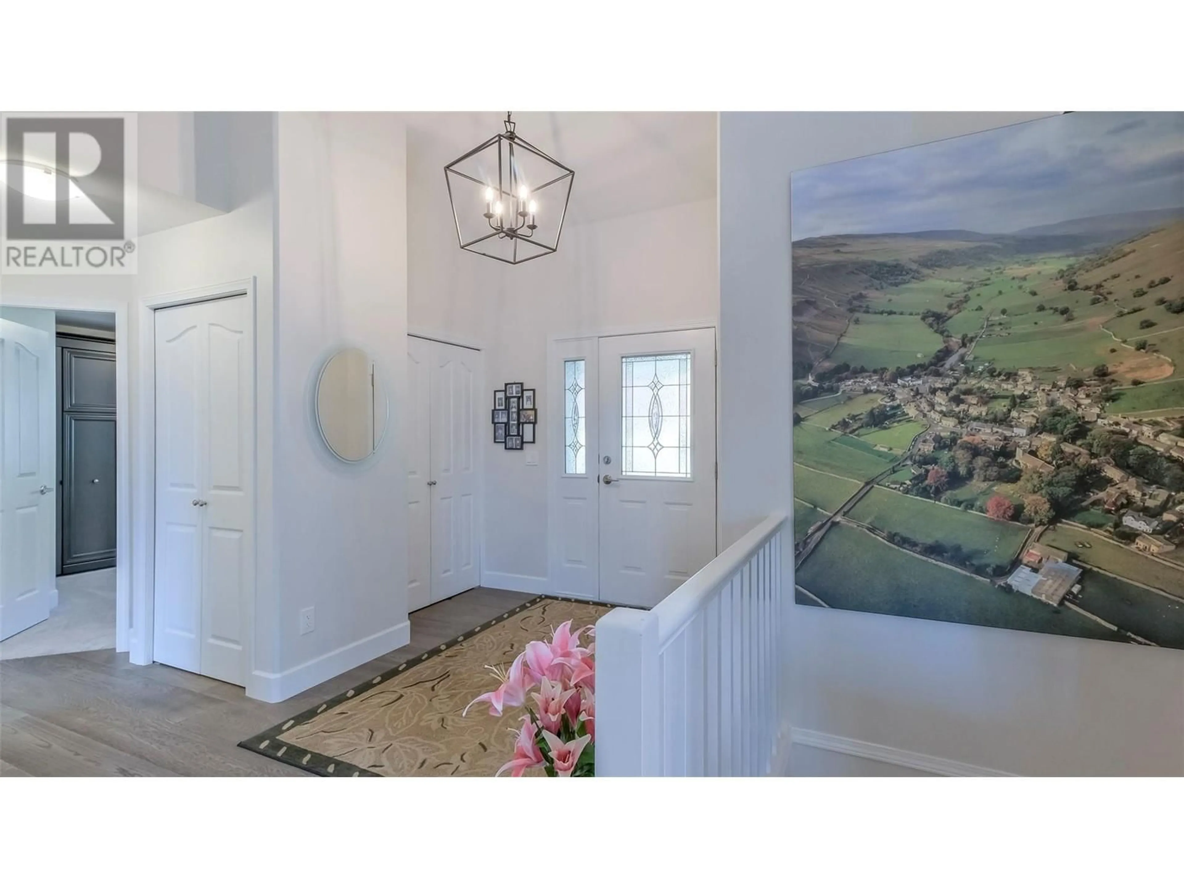 Indoor entryway for 3472 CAMELBACK DRIVE, Kelowna British Columbia V1X8A7