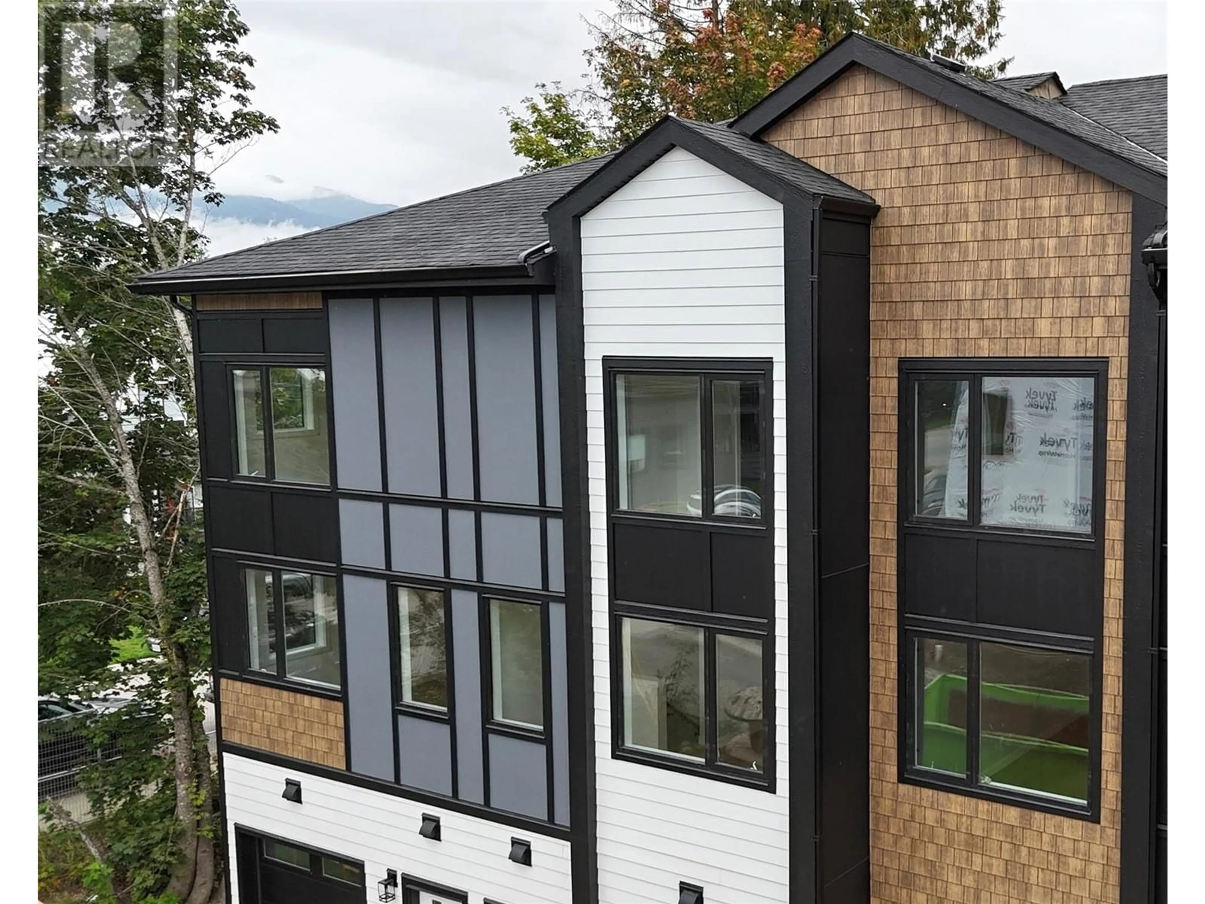 Home with vinyl exterior material, mountain view for 1207 Third Street, Revelstoke British Columbia V0E2S0