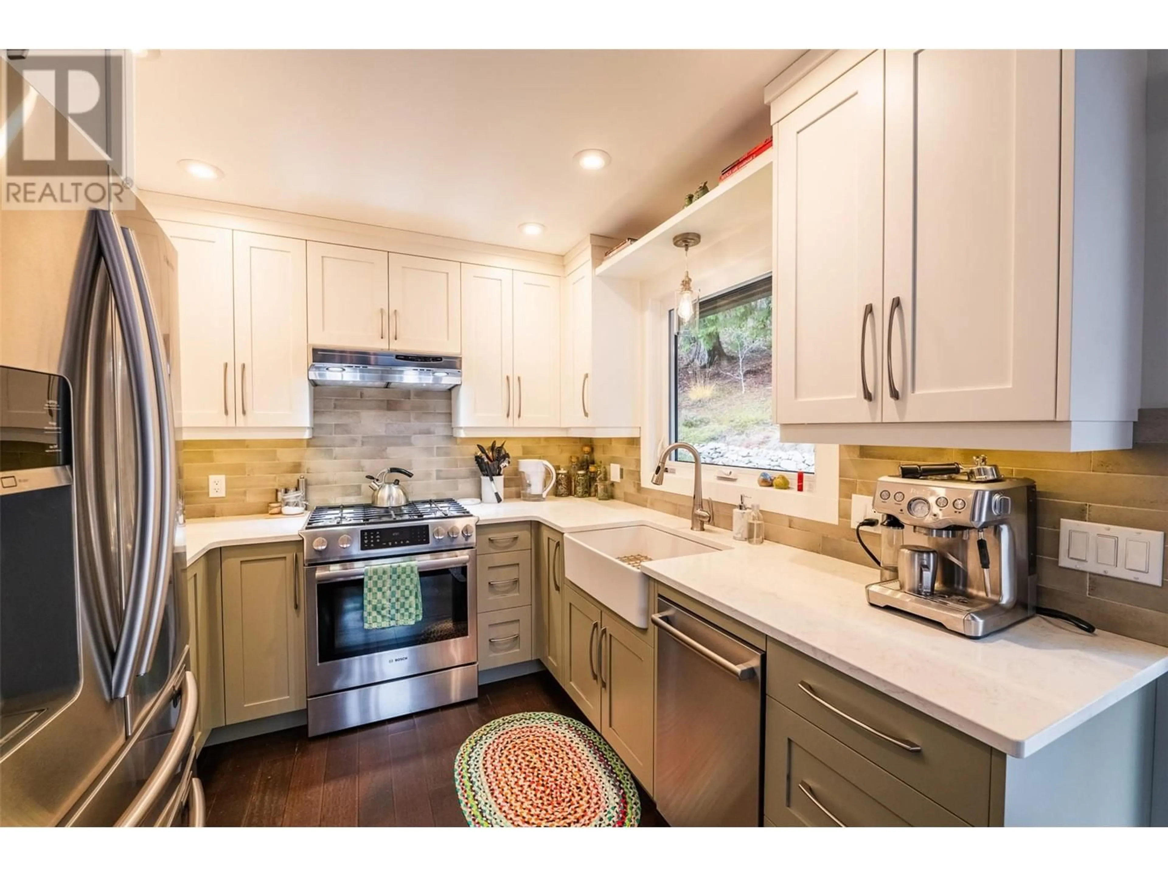 Open concept kitchen, unknown for 1745 Ridgewood Road, Nelson British Columbia V1L6J9