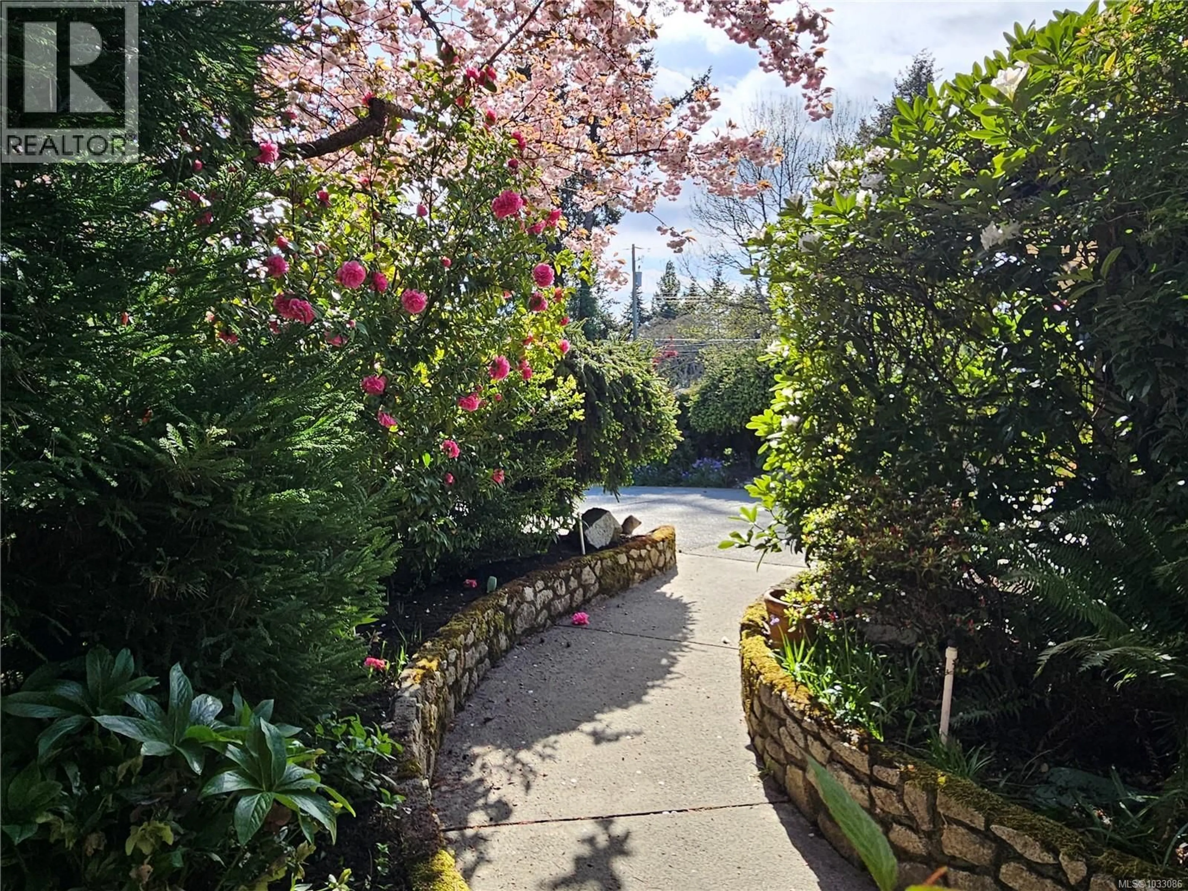 Patio, street for 1288 ROY ROAD, Saanich British Columbia V8Z2X9