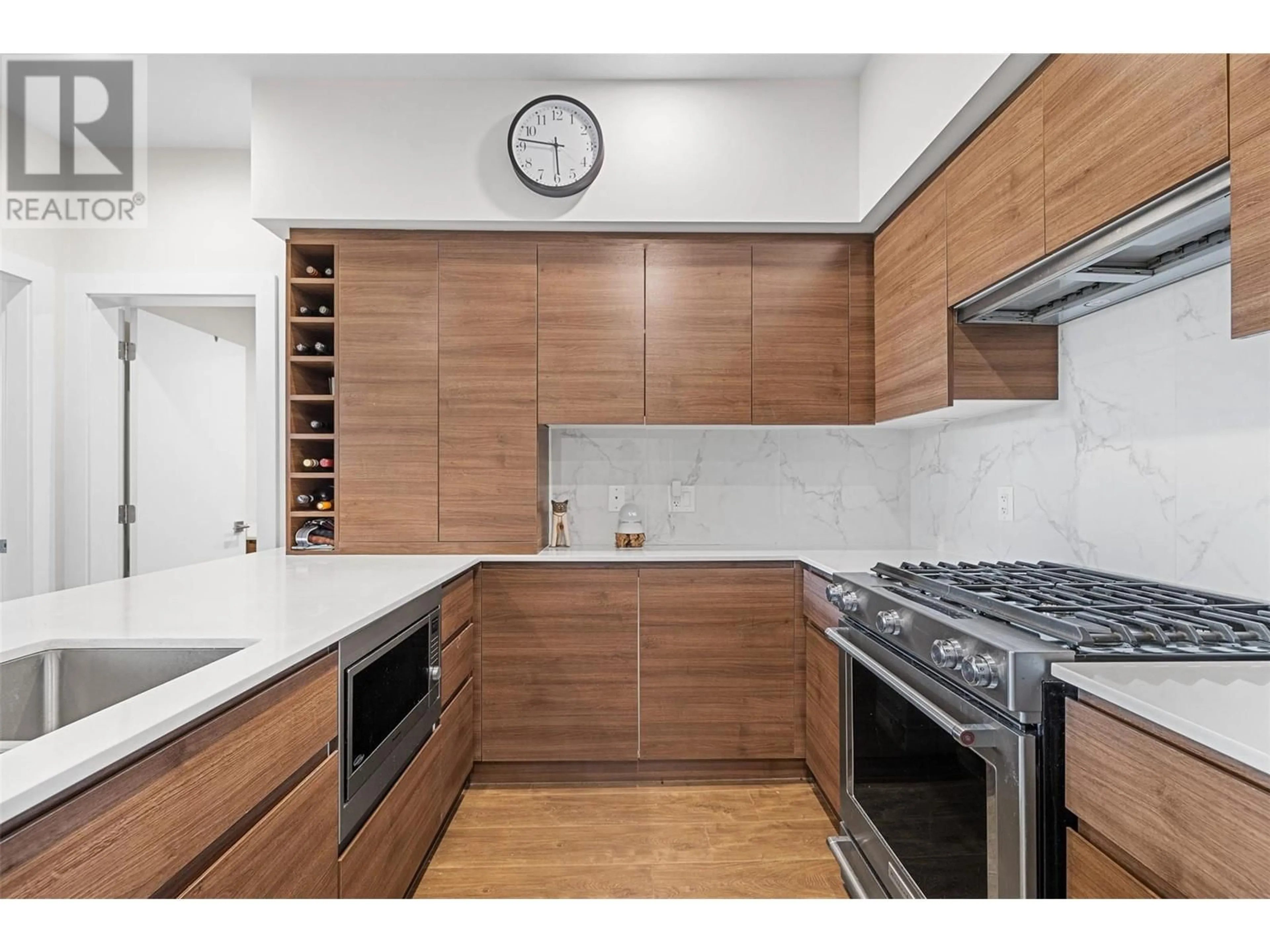 Standard kitchen, unknown for 606 - 1925 ENTERPRISE WAY, Kelowna British Columbia V1Y9S9
