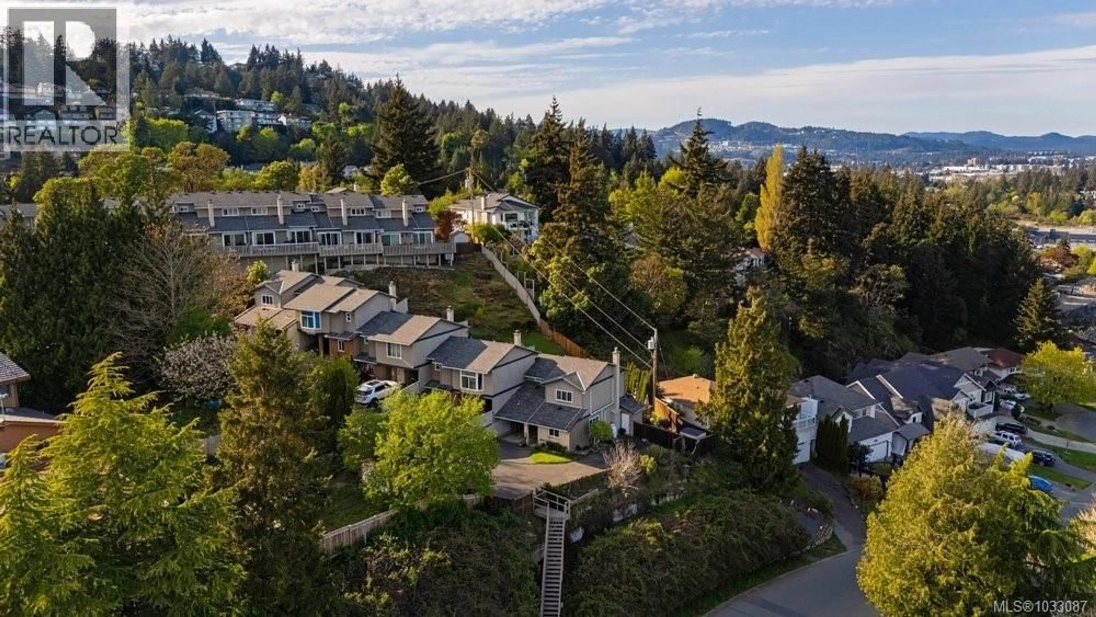 A pic from outside/outdoor area/front of a property/back of a property/a pic from drone, mountain view for 20 - 3341 MARY ANNE CRESCENT, Colwood British Columbia V9C3S7