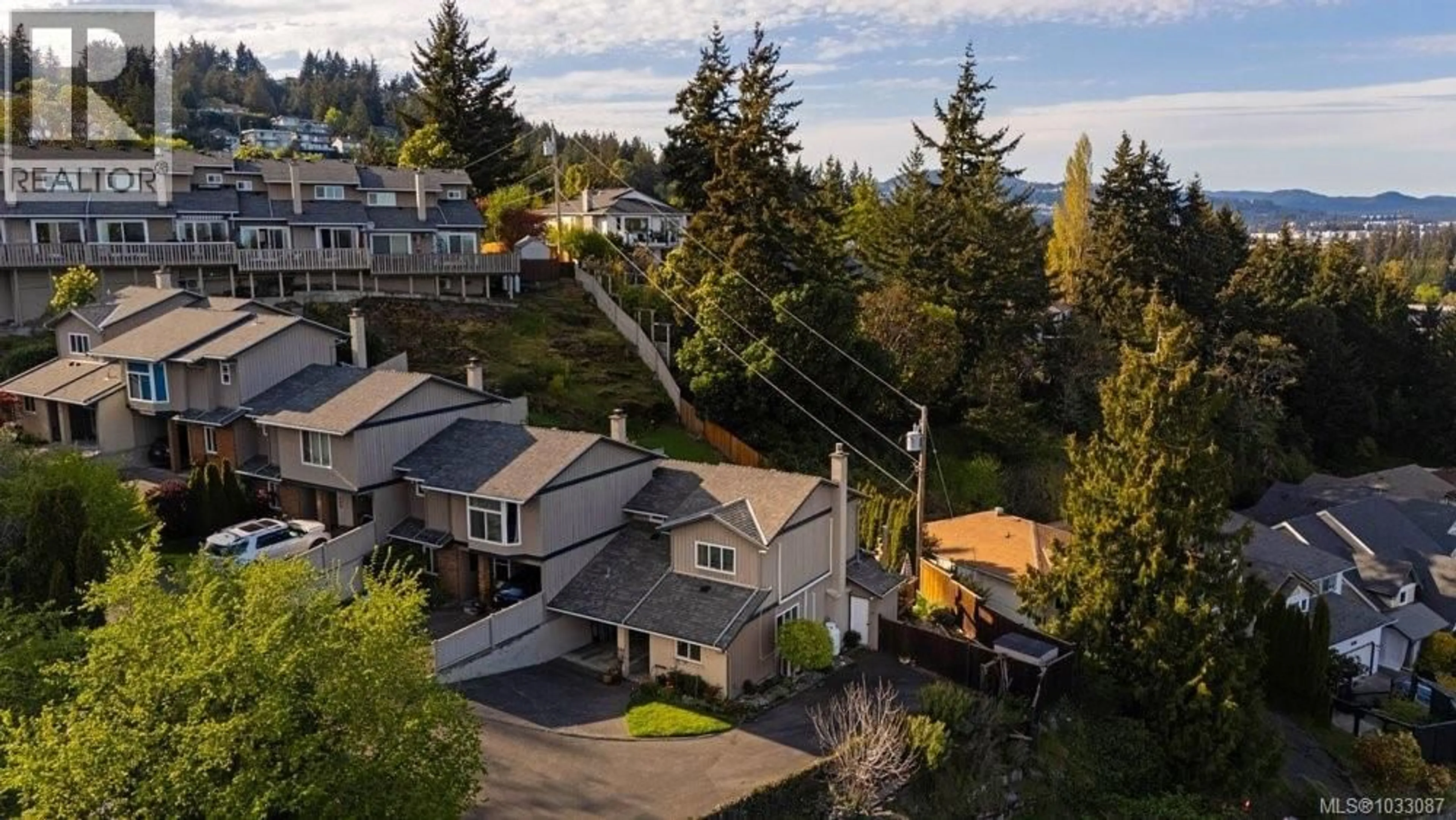 A pic from outside/outdoor area/front of a property/back of a property/a pic from drone, unknown for 20 - 3341 MARY ANNE CRESCENT, Colwood British Columbia V9C3S7