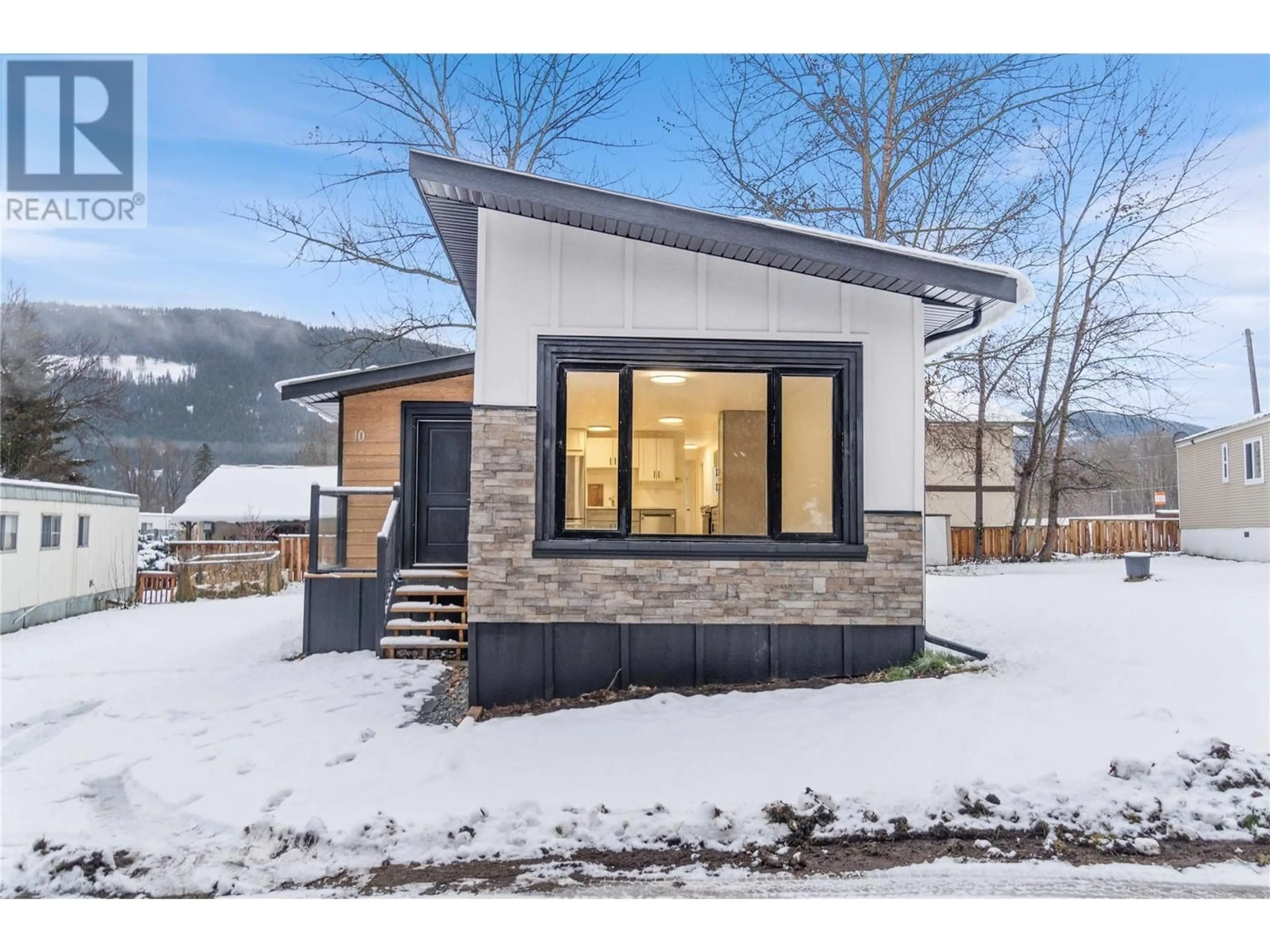 Home with vinyl exterior material, mountain view for 4061 11 Avenue NE Unit# 10, Salmon Arm British Columbia V1E1C7