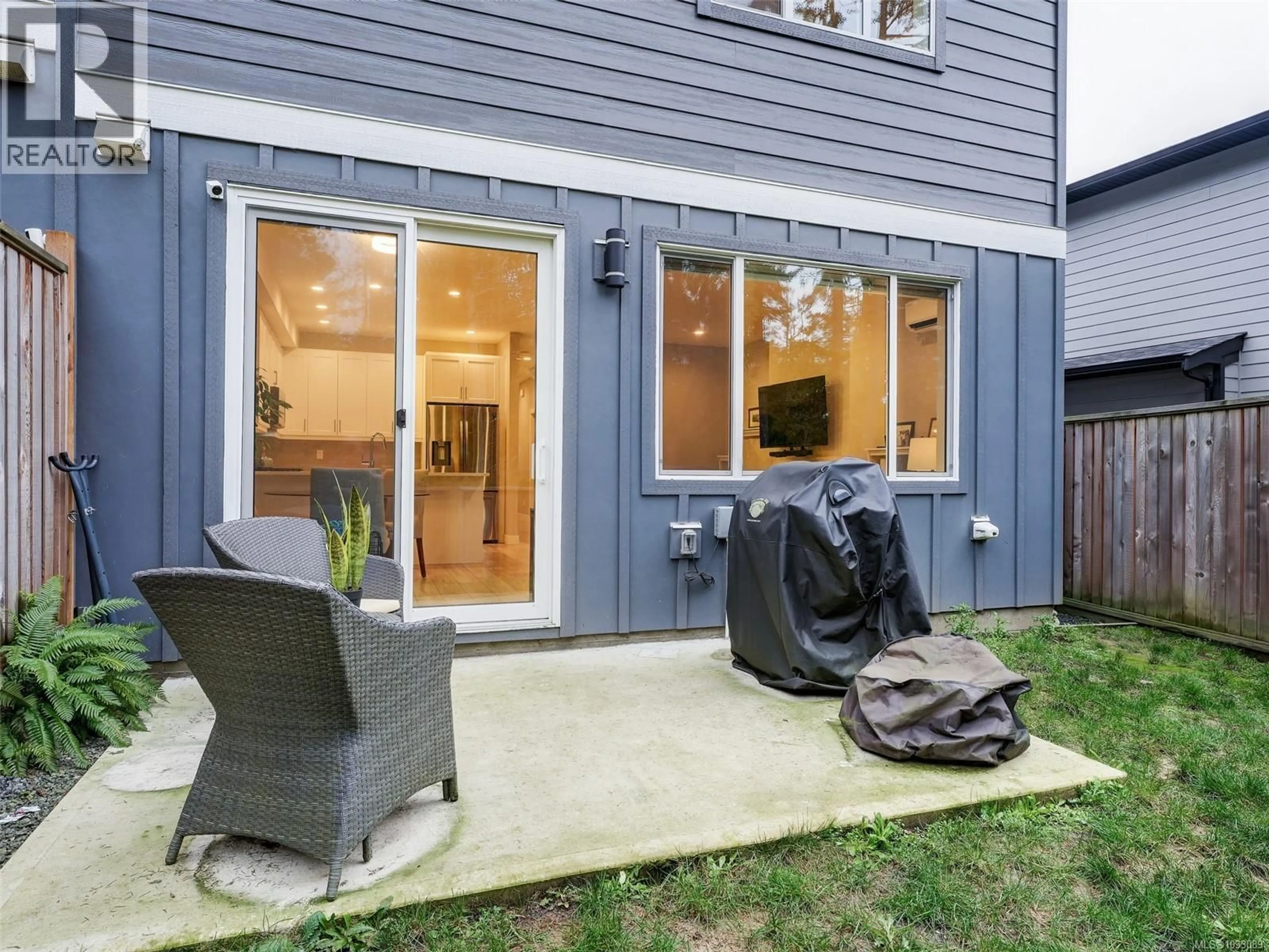 Patio, street for 222 LONE OAK PLACE, Langford British Columbia V9B0X3