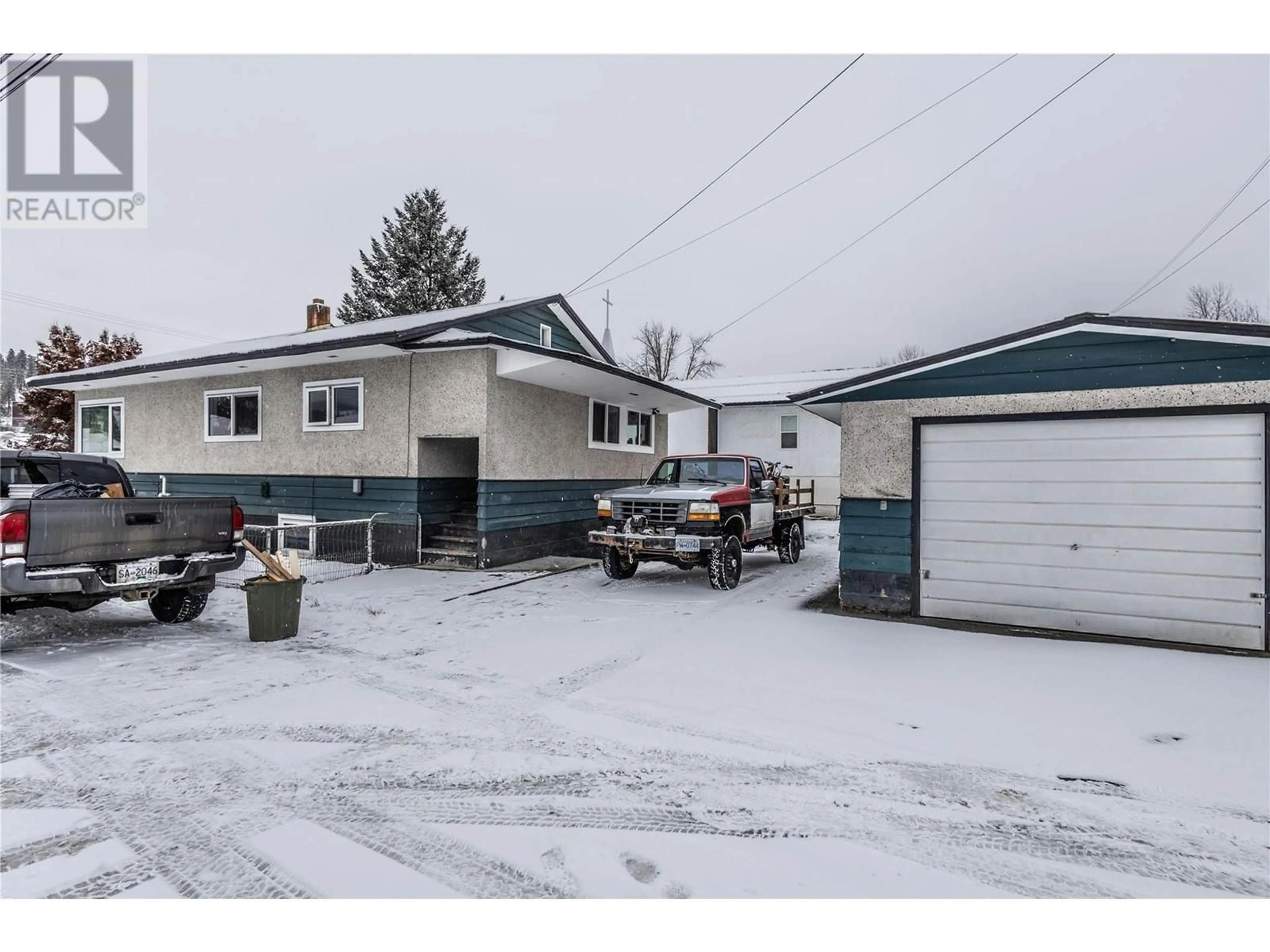 Indoor garage for 44/42 KENLEY Avenue, Princeton British Columbia V0X1W0