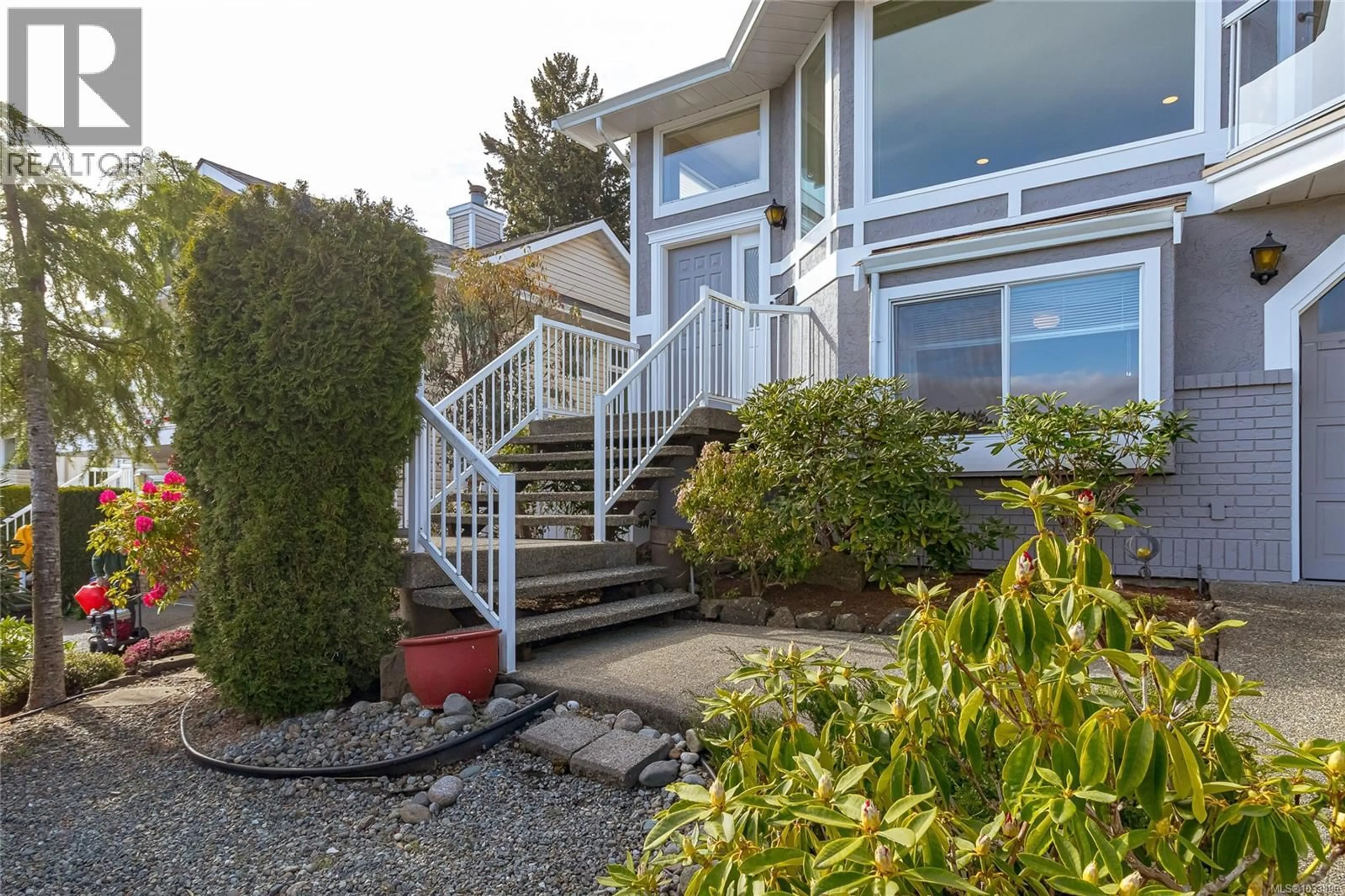 Patio, water/lake/river/ocean view for 532 MARINE VIEW, Cobble Hill British Columbia V8H0K8
