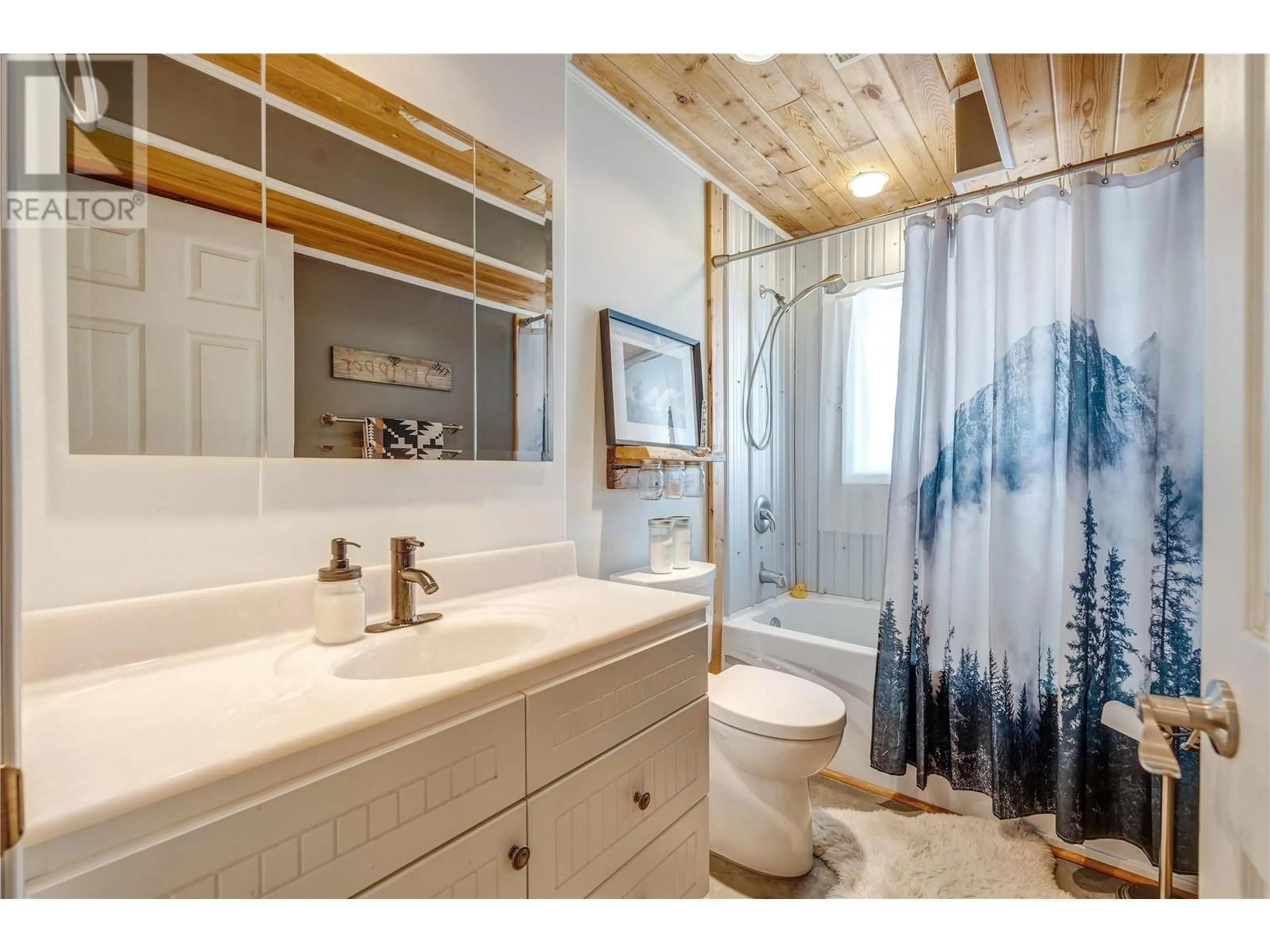 Contemporary bathroom, ceramic/tile floor for 5420 3 Highway, Bridesville British Columbia V0H1Y0