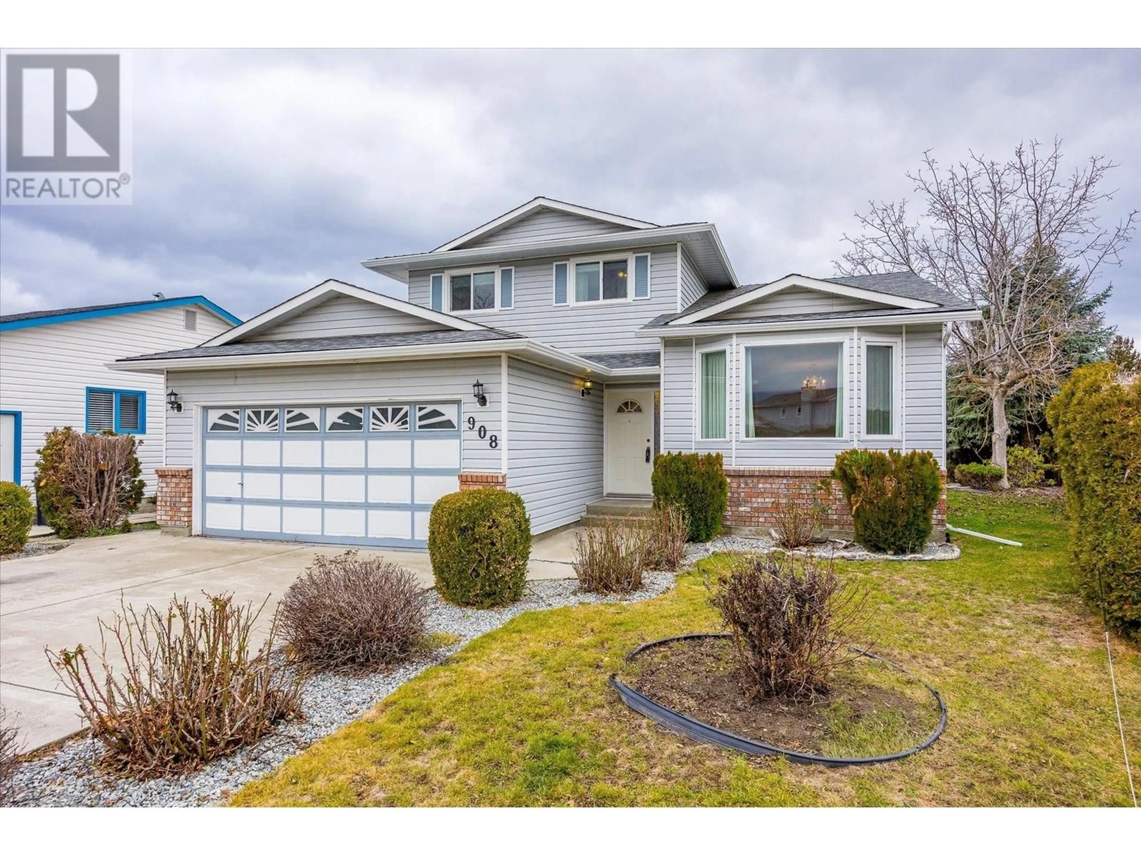 Home with vinyl exterior material, street for 908 Vickers Court Lot# Lot 4, Kelowna British Columbia V1W3V9