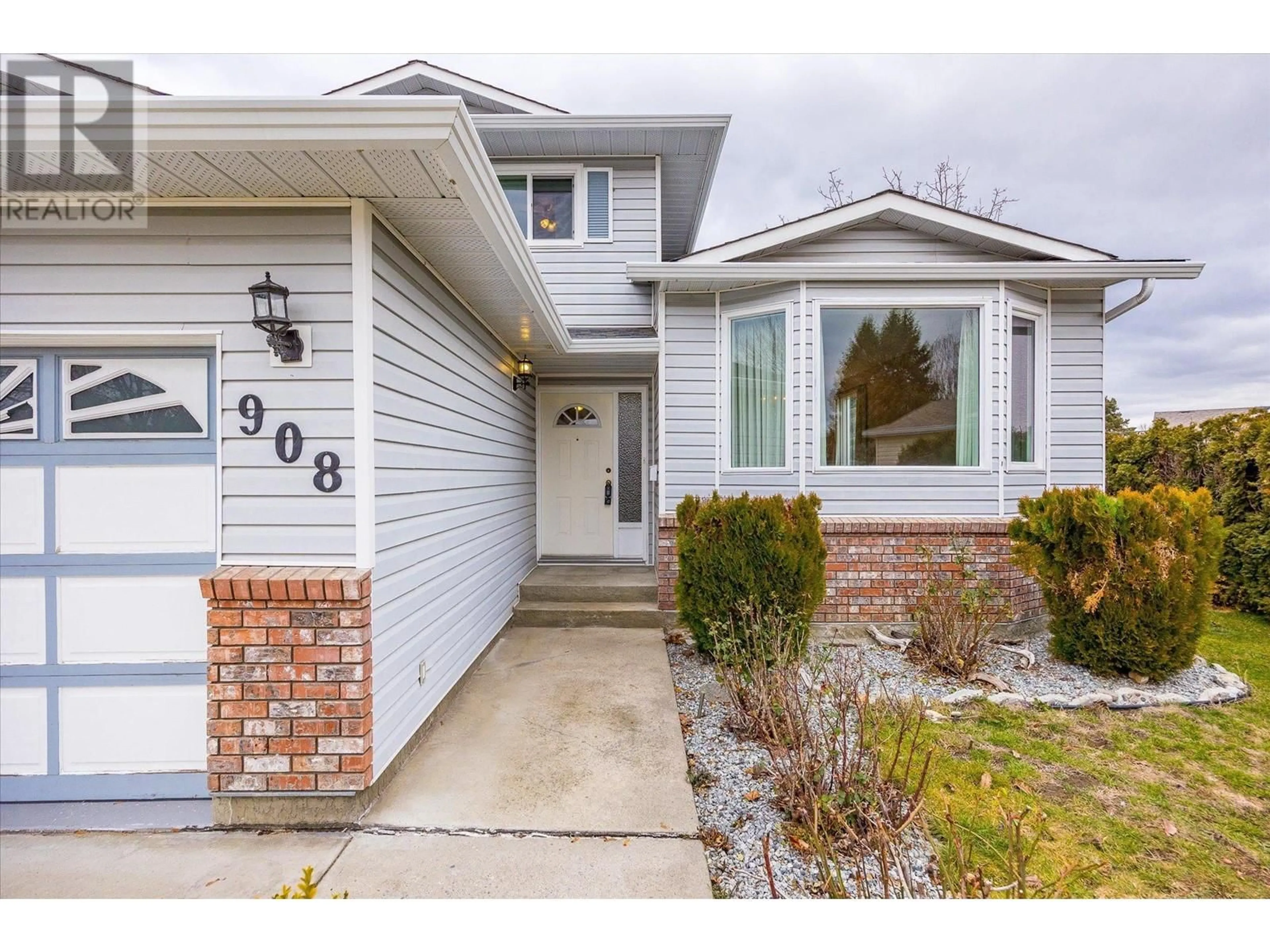 Home with vinyl exterior material, street for 908 Vickers Court Lot# Lot 4, Kelowna British Columbia V1W3V9