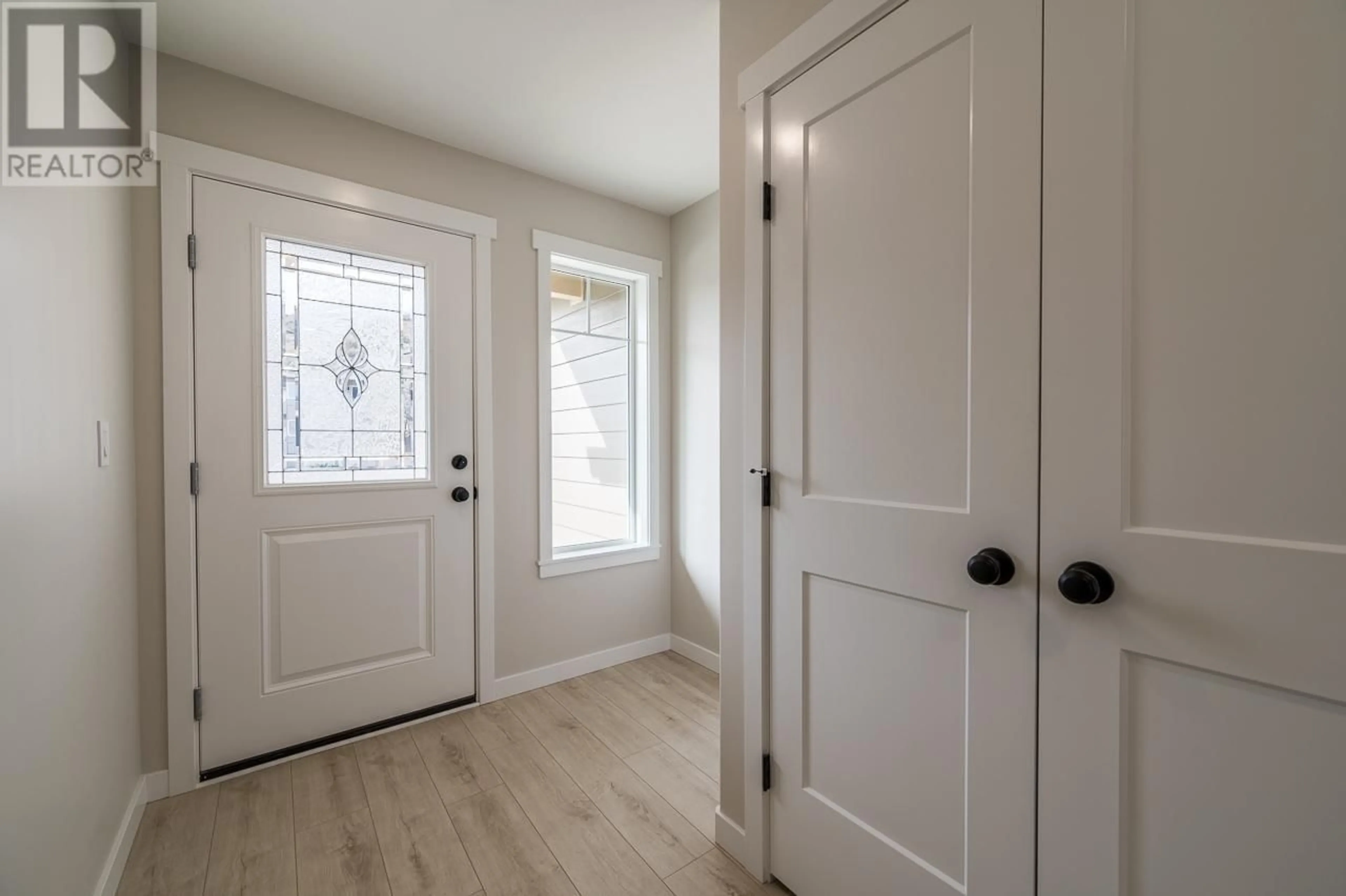 Indoor entryway for 142 CLARKE Street, Kamloops British Columbia V2C1K2