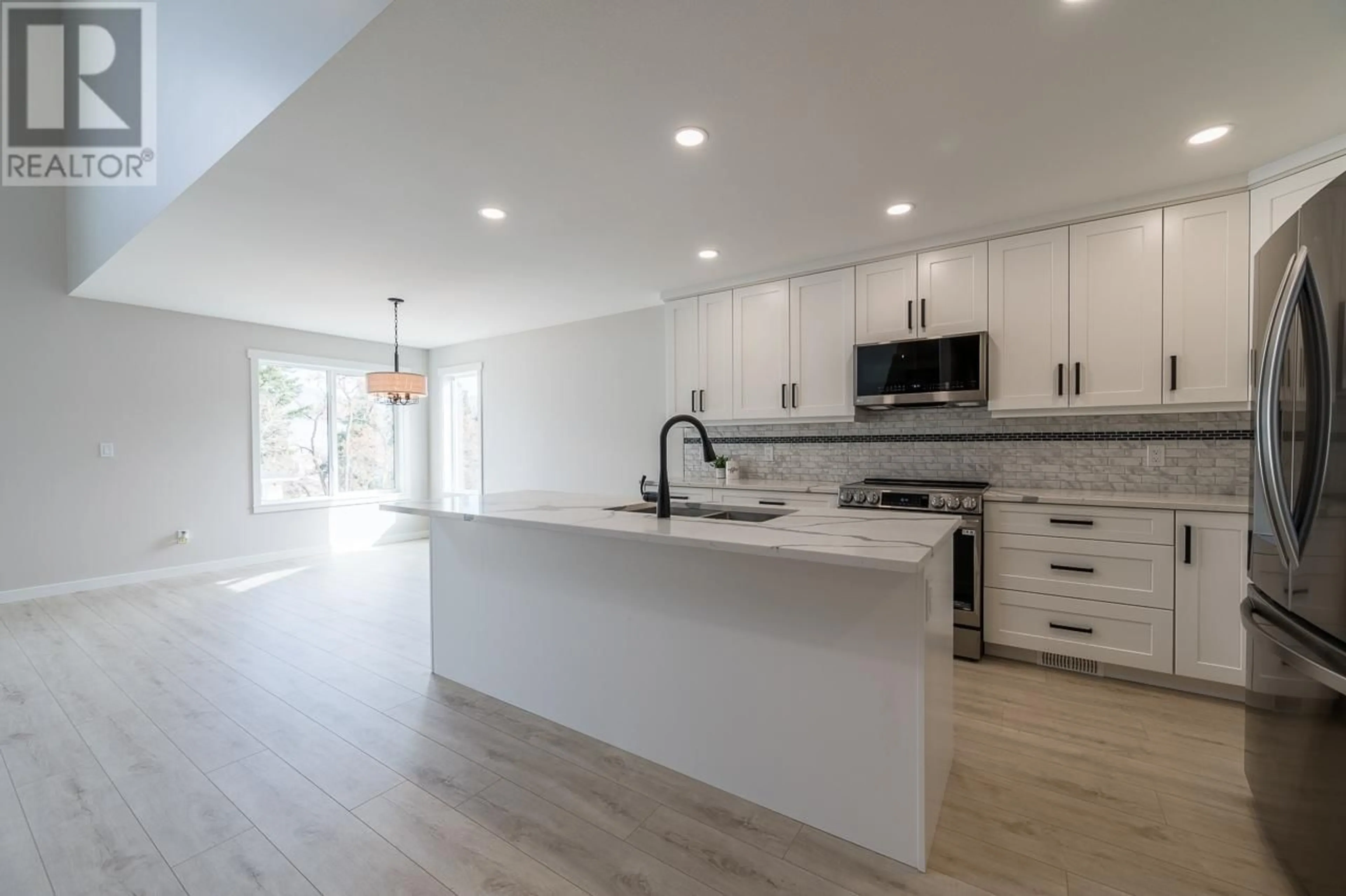 Open concept kitchen, unknown for 142 CLARKE Street, Kamloops British Columbia V2C1K2