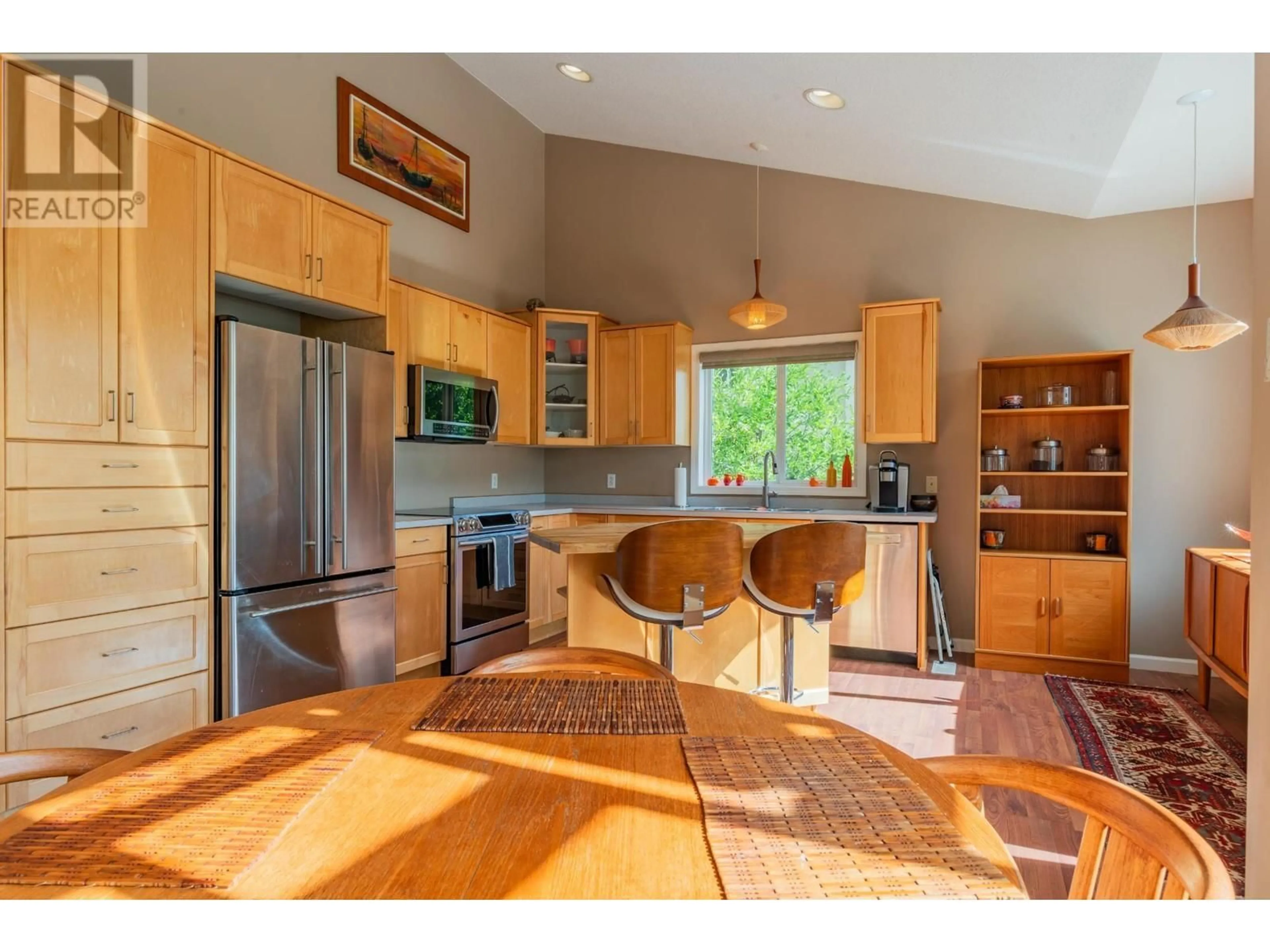 Open concept kitchen, wood/laminate floor for 3301 LABURNUM Drive, Trail British Columbia V1R2S8