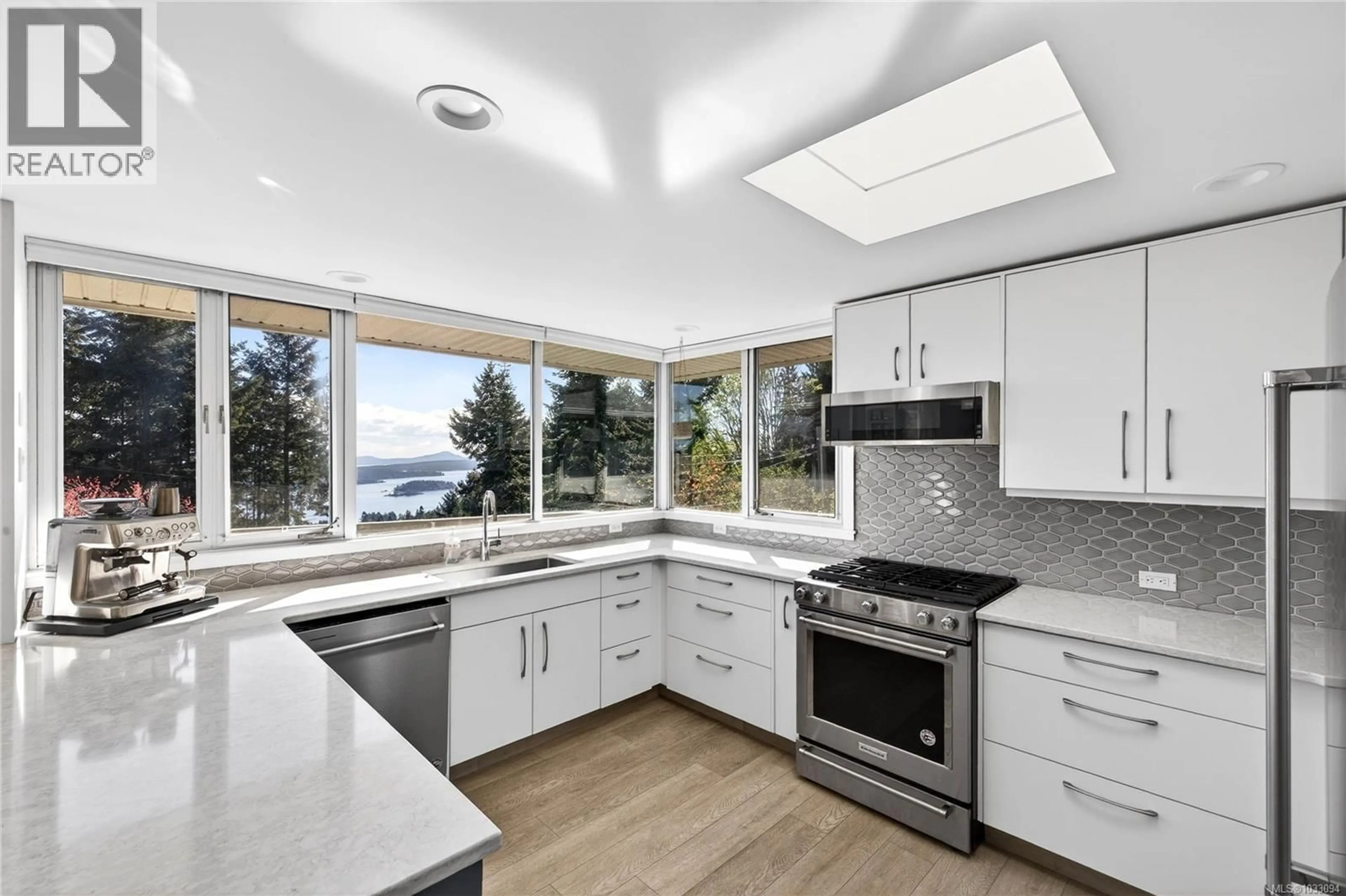 Open concept kitchen, ceramic/tile floor for 151 DEVINE DRIVE, Salt Spring British Columbia V8K2H5