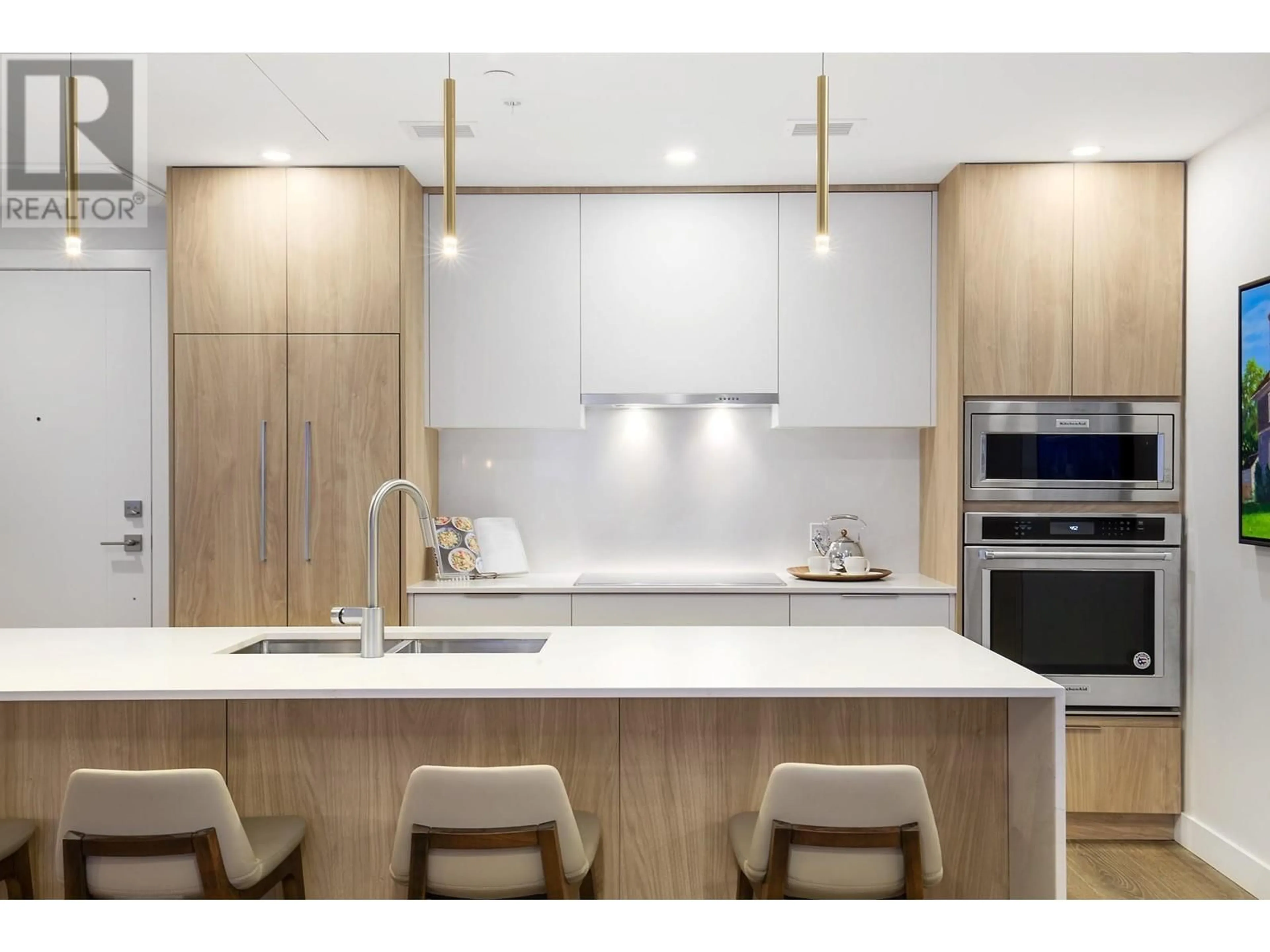 Contemporary kitchen, unknown for 1903 - 460 NICOLA STREET, Kamloops British Columbia V2H1T7