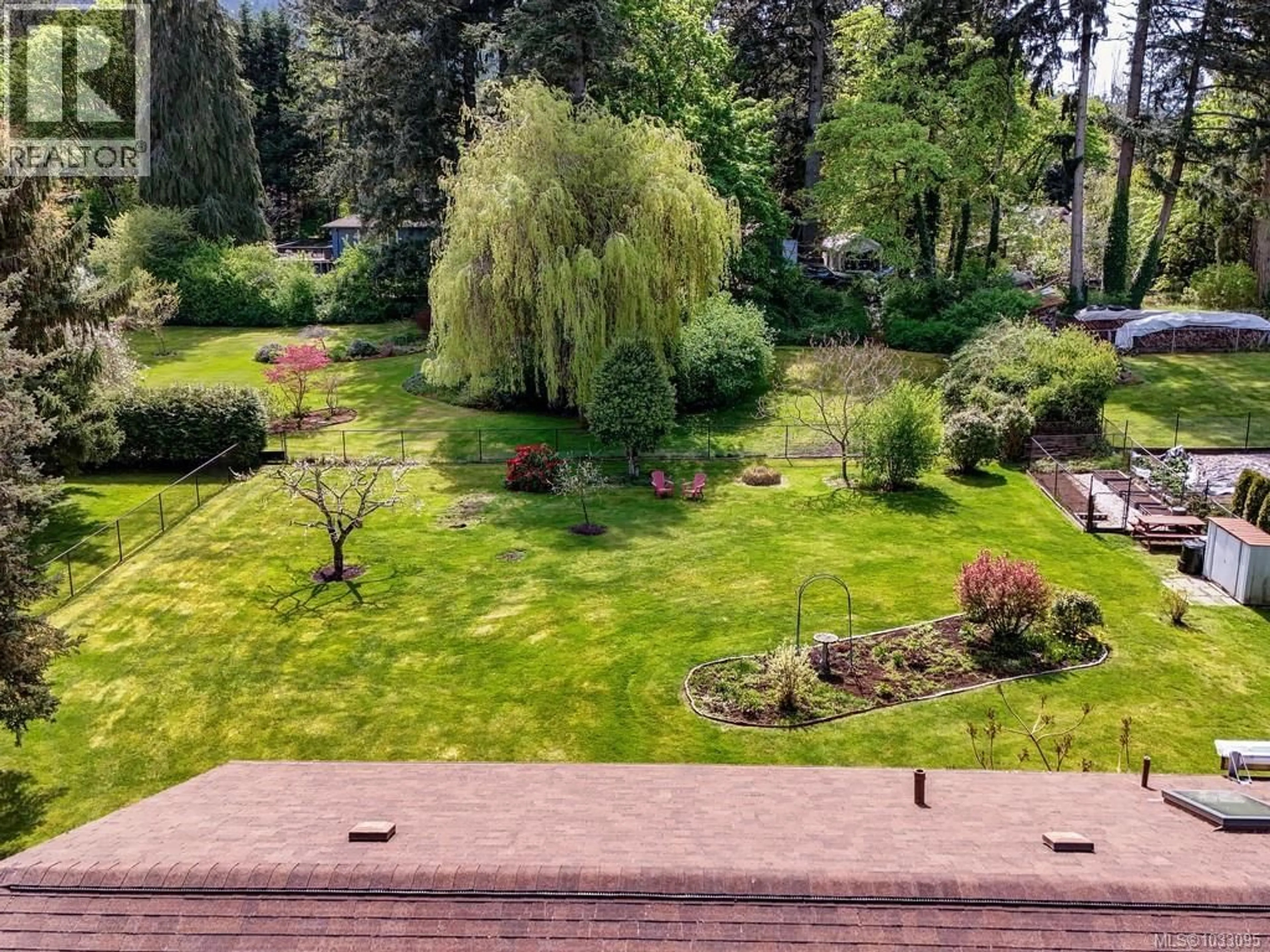 A pic from outside/outdoor area/front of a property/back of a property/a pic from drone, forest/trees view for 975 ARDMORE DRIVE, North Saanich British Columbia V8L5G1
