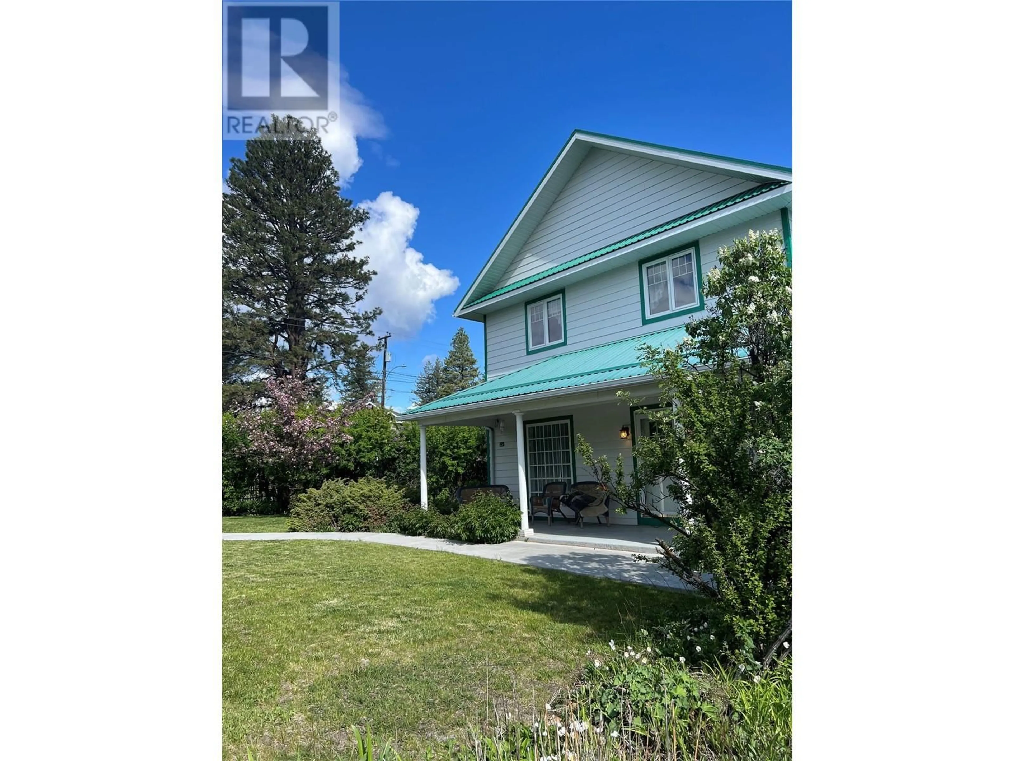 A pic from outside/outdoor area/front of a property/back of a property/a pic from drone, street for 232 14TH AVENUE, Cranbrook British Columbia V1C2X2