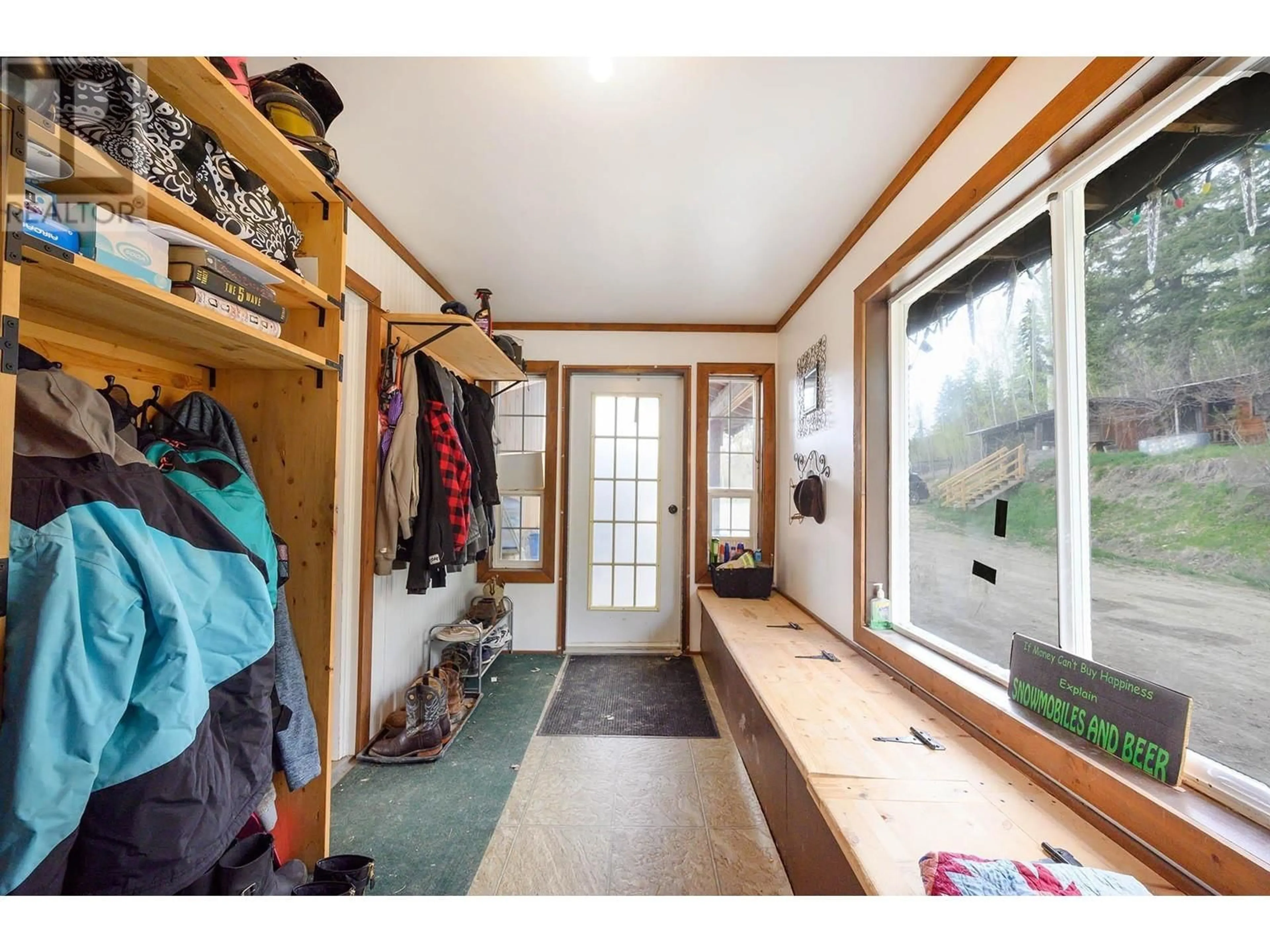 Indoor entryway for 956 BARBER Road, Clearwater British Columbia V0E1N1