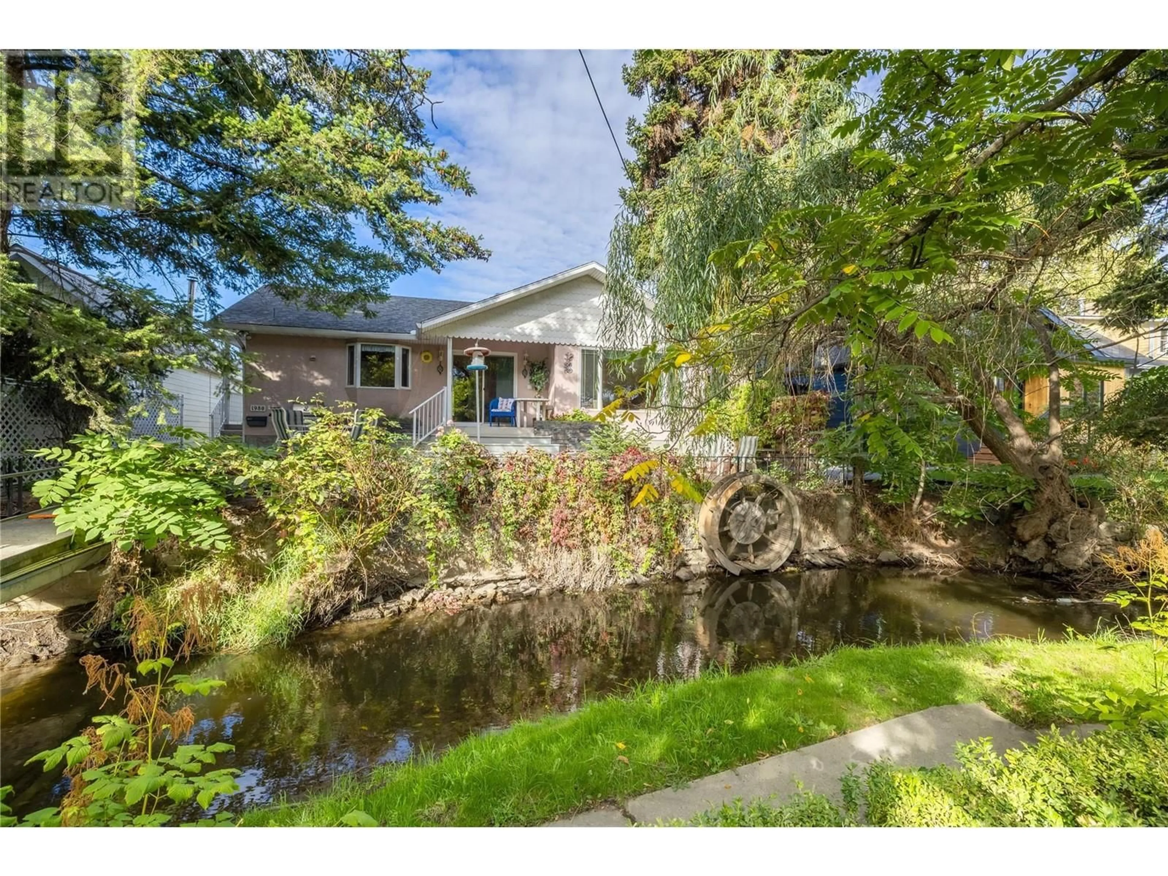 A pic from outside/outdoor area/front of a property/back of a property/a pic from drone, water/lake/river/ocean view for 1980 Ethel Street, Kelowna British Columbia V1Y2Z5