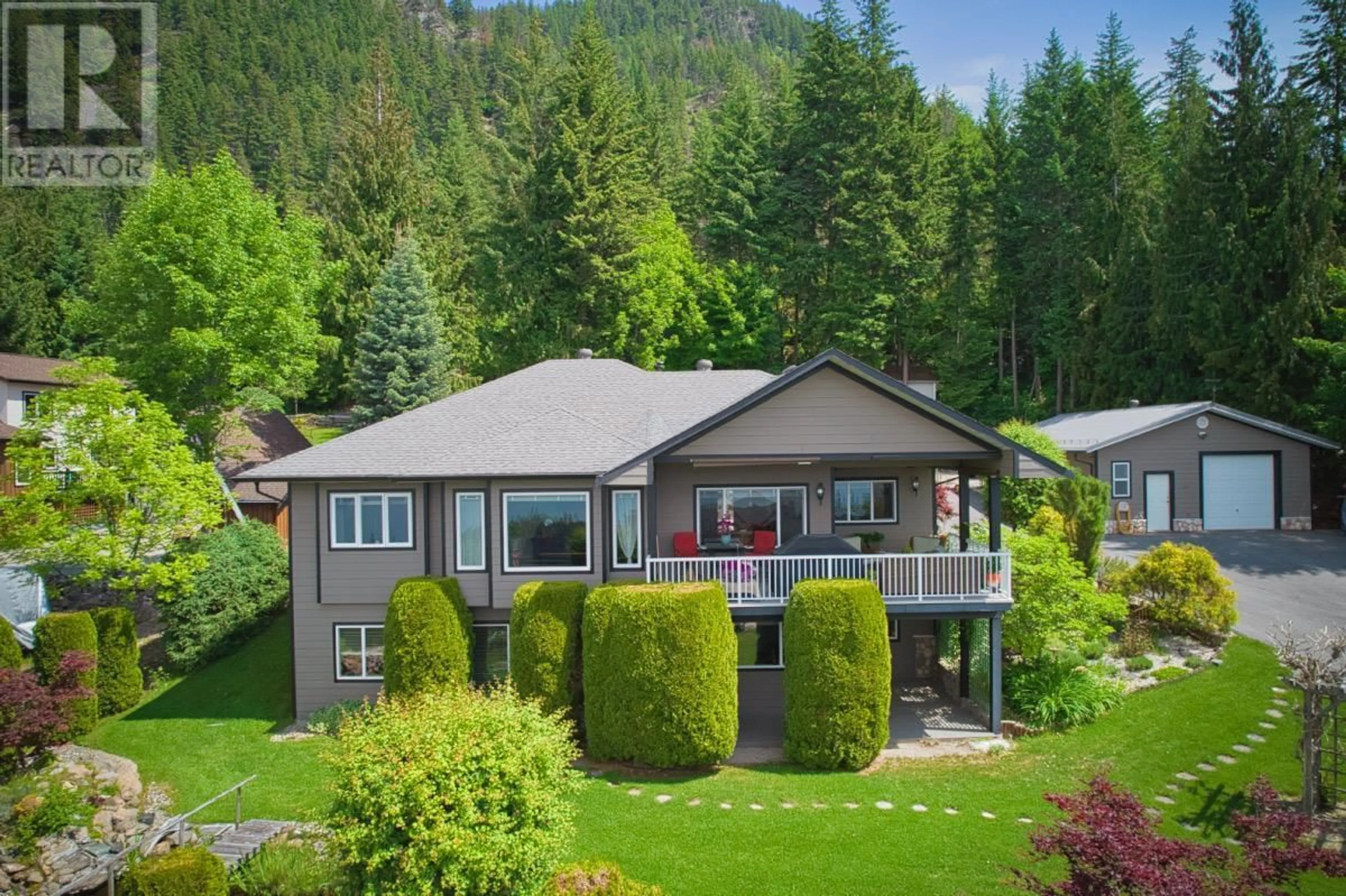 A pic from outside/outdoor area/front of a property/back of a property/a pic from drone, mountain view for 3320 Roncastle Road, Blind Bay British Columbia V0E1H1