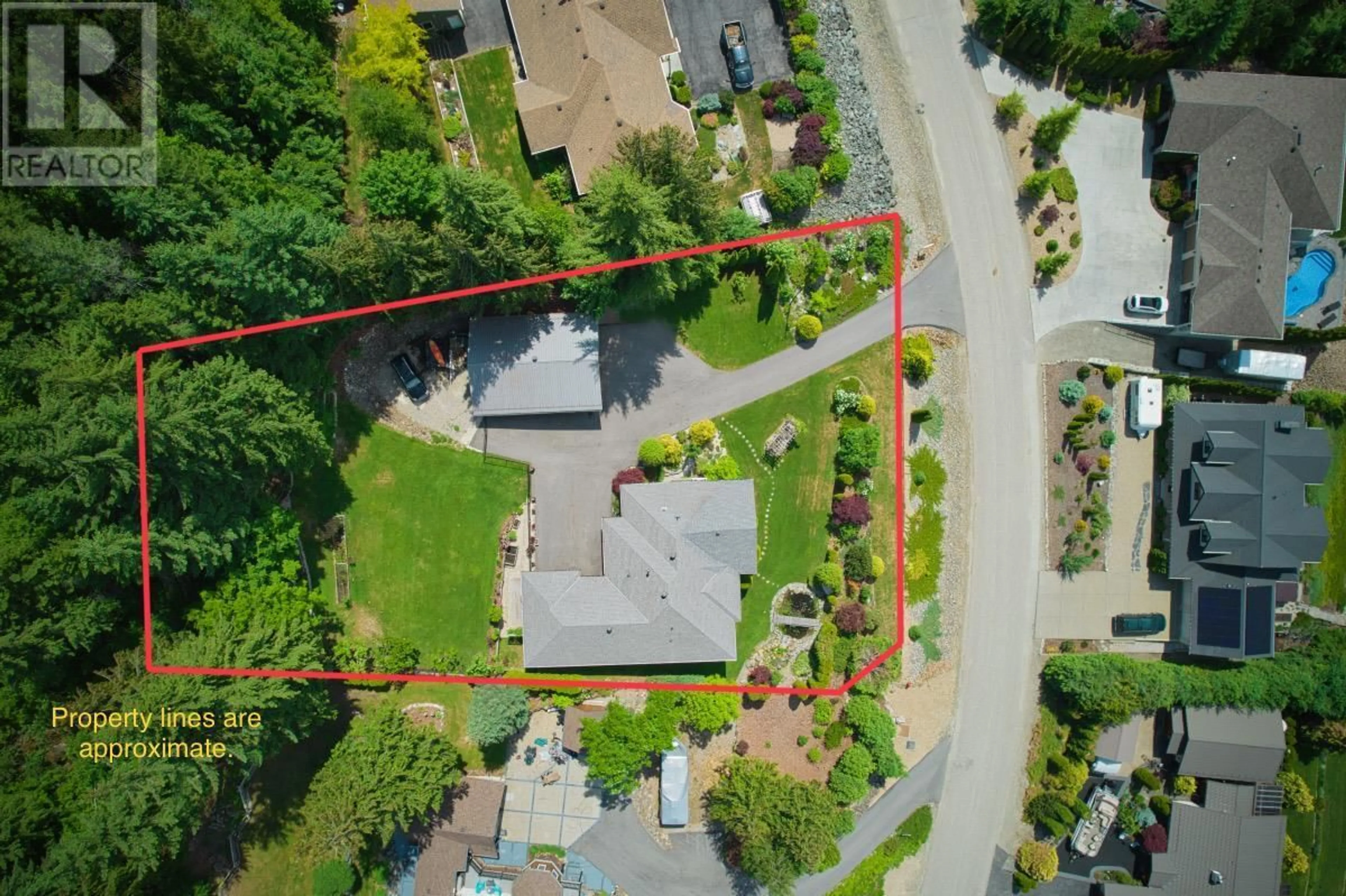 A pic from outside/outdoor area/front of a property/back of a property/a pic from drone, street for 3320 Roncastle Road, Blind Bay British Columbia V0E1H1