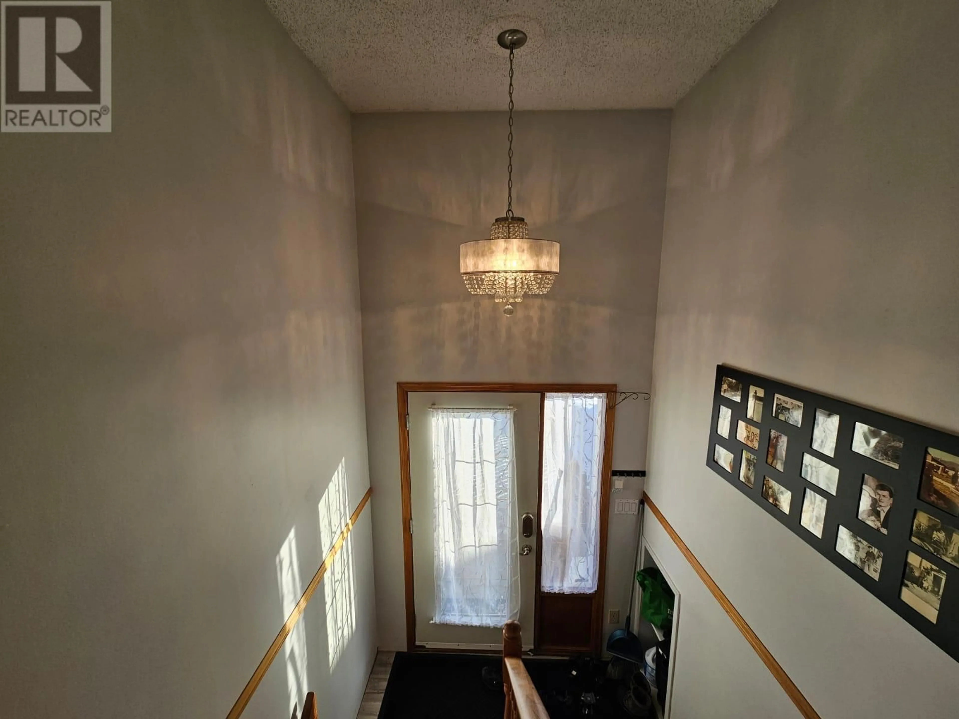 Indoor foyer for 5113 44 Place NE, Chetwynd British Columbia V0C1J0