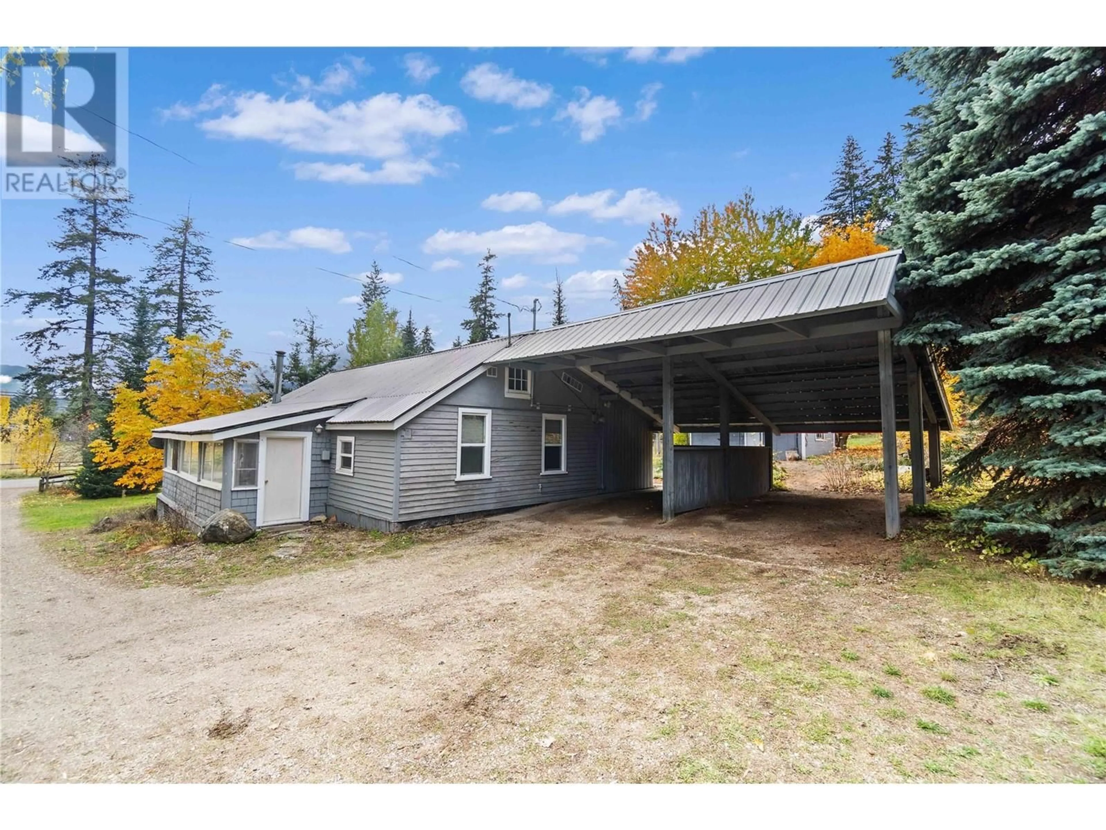 A pic from outside/outdoor area/front of a property/back of a property/a pic from drone, unknown for 3901 65 Avenue, Salmon Arm British Columbia V1E3A5