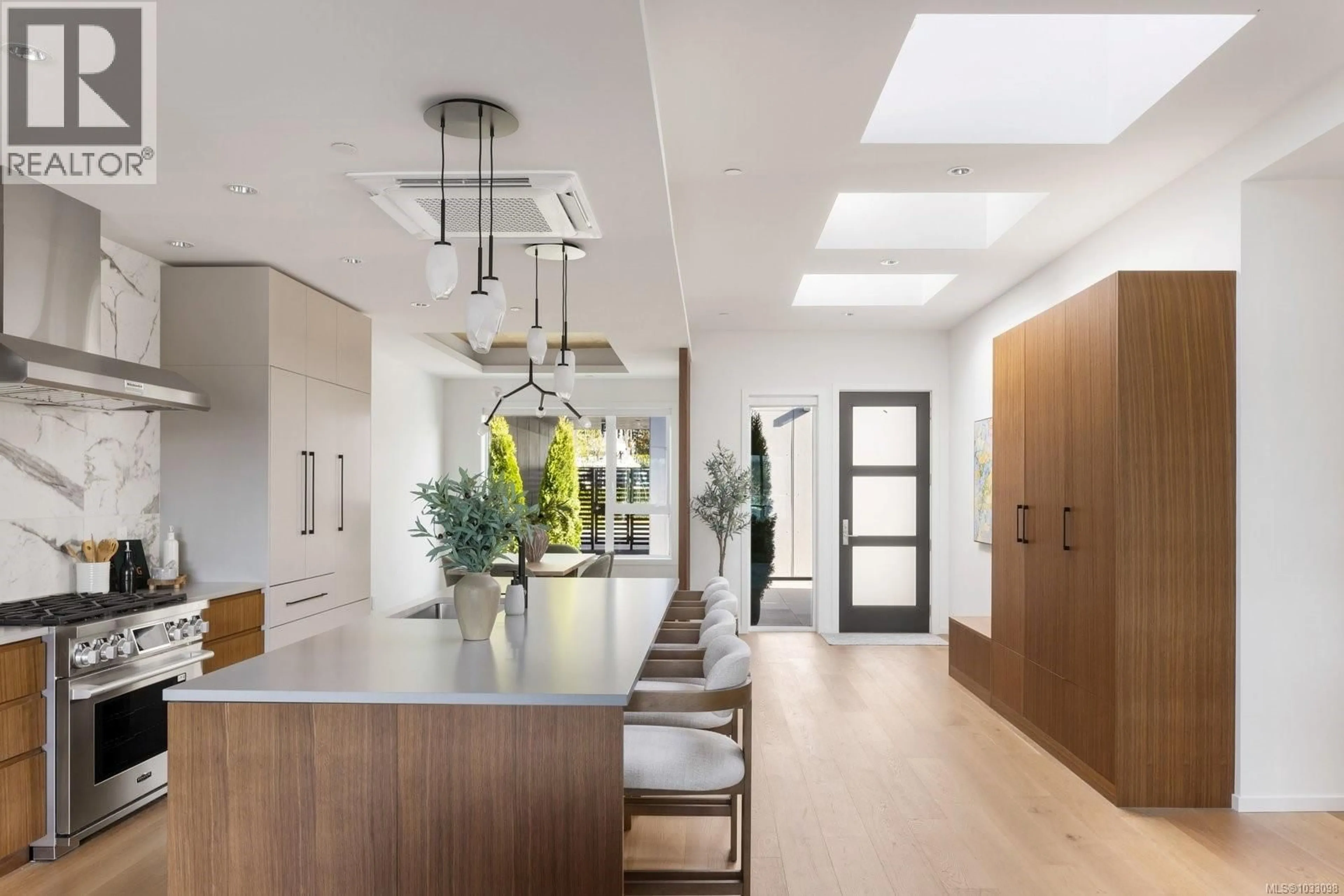 Contemporary kitchen, unknown for 201 - 2270 HARBOUR ROAD, Sidney British Columbia V8L2P6