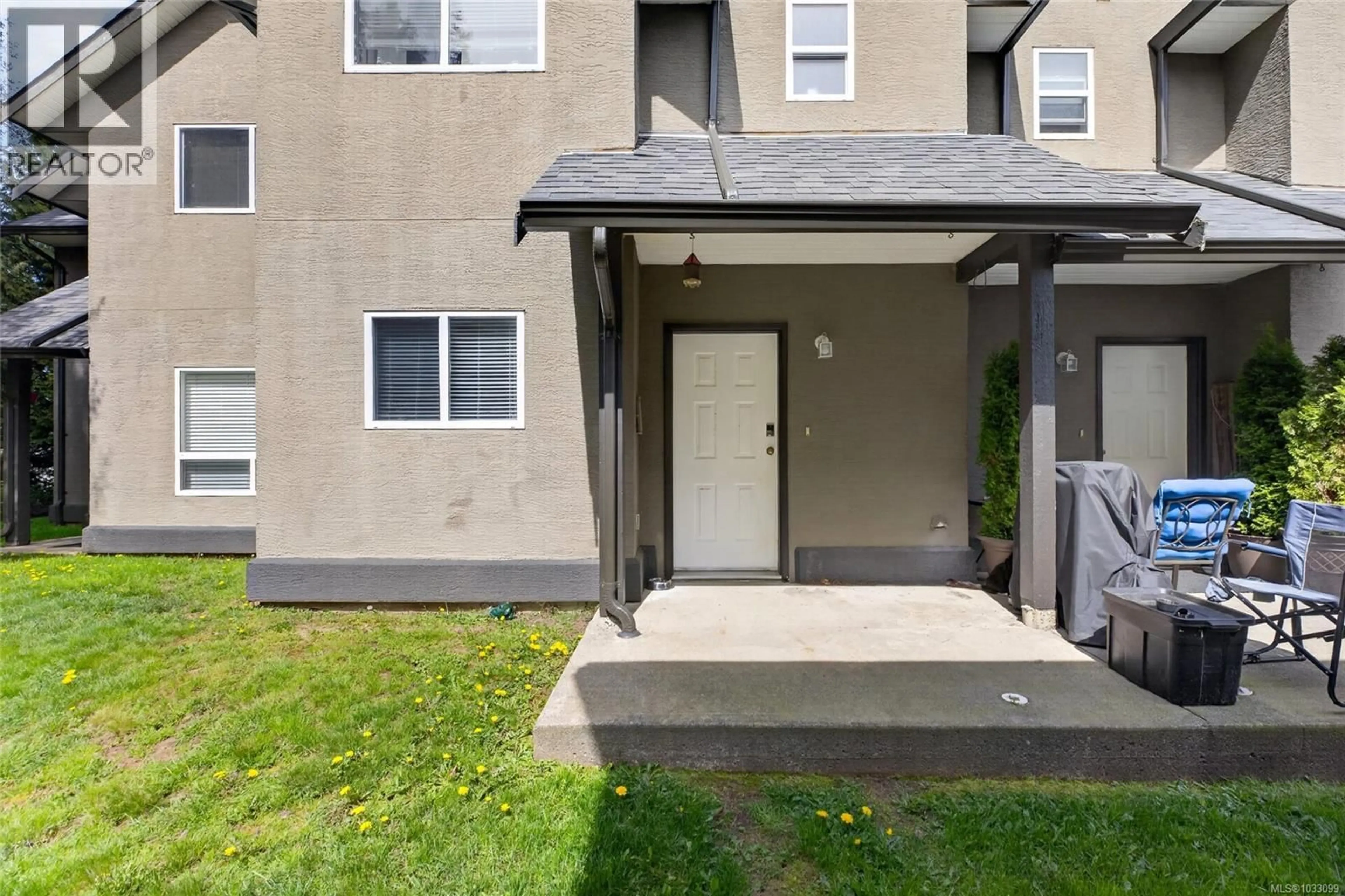 Patio, street for 4 - 555 ROCKLAND ROAD, Campbell River British Columbia V9W8B7