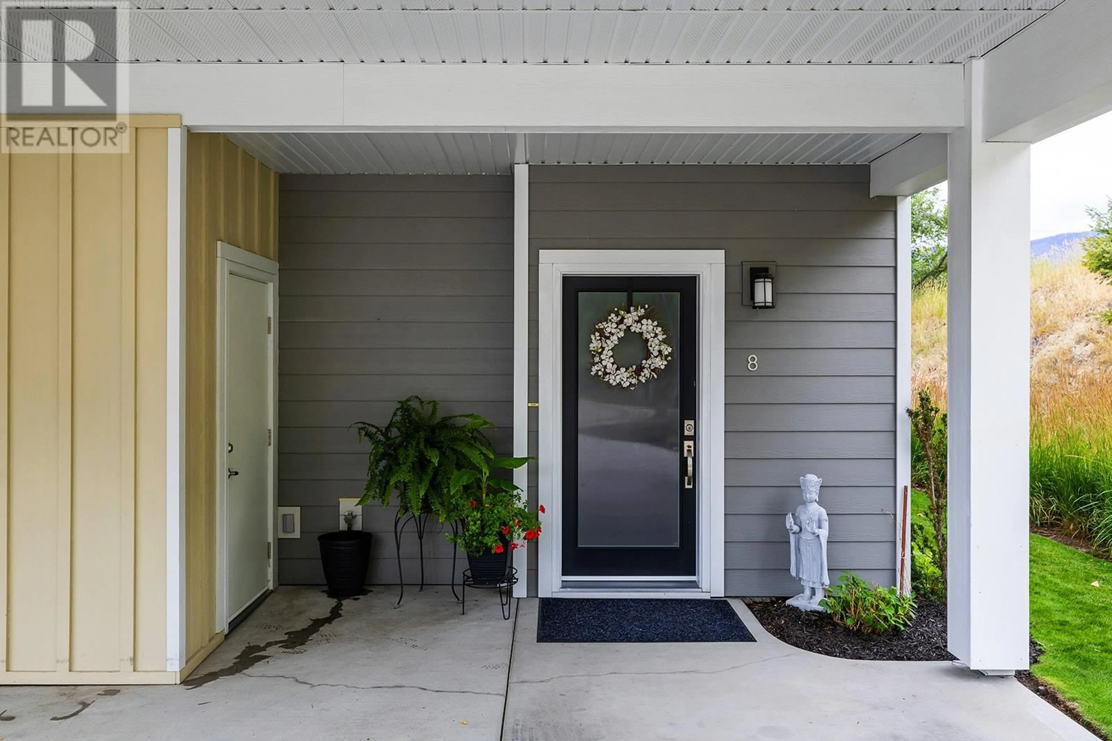 Indoor entryway for 1170 Brant Avenue Unit# 8, Kelowna British Columbia V1Y1N1