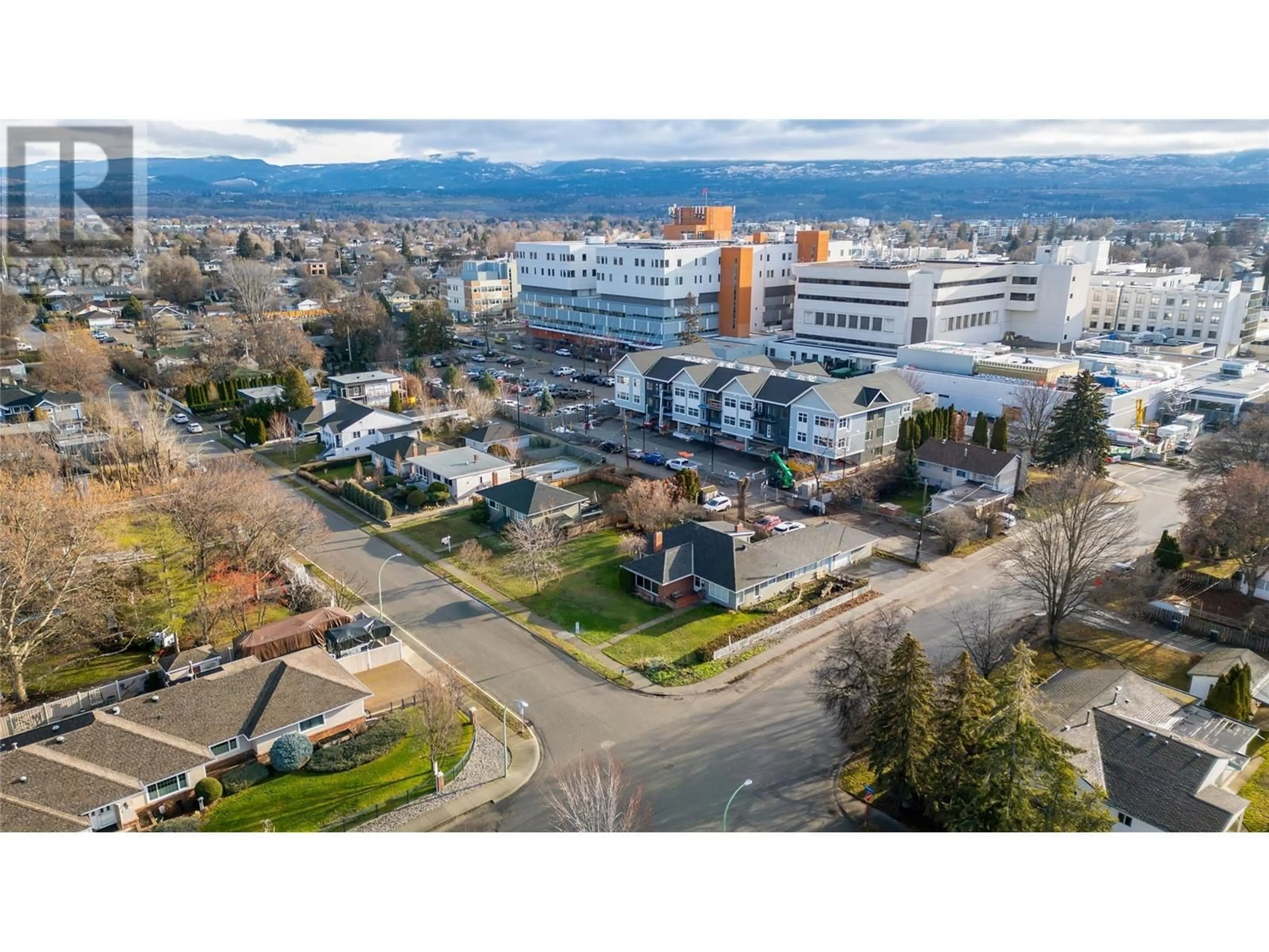 A pic from outside/outdoor area/front of a property/back of a property/a pic from drone, mountain view for 409 Glenwood Avenue, Kelowna British Columbia V1Y5L9