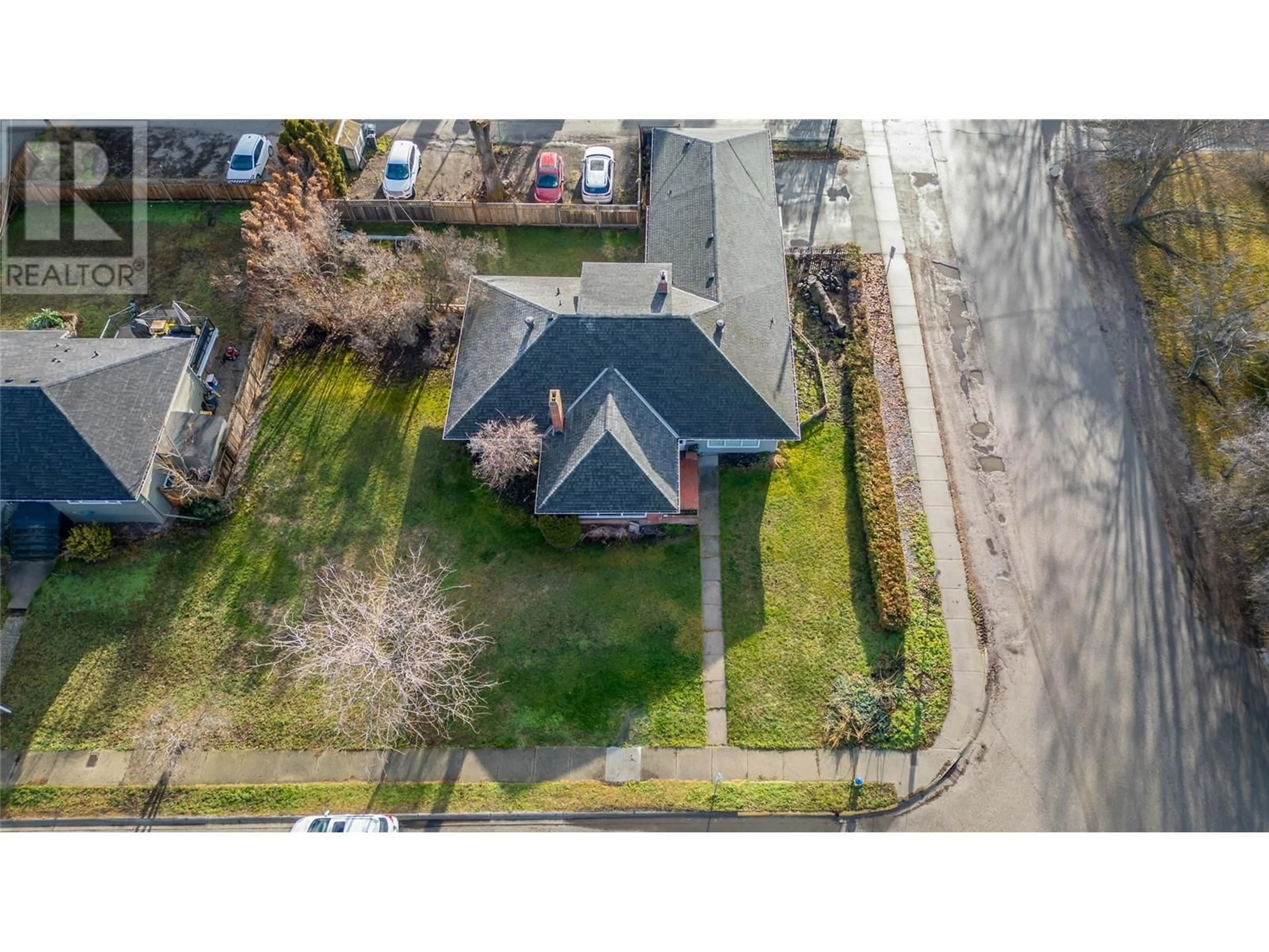 A pic from outside/outdoor area/front of a property/back of a property/a pic from drone, street for 409 Glenwood Avenue, Kelowna British Columbia V1Y5L9