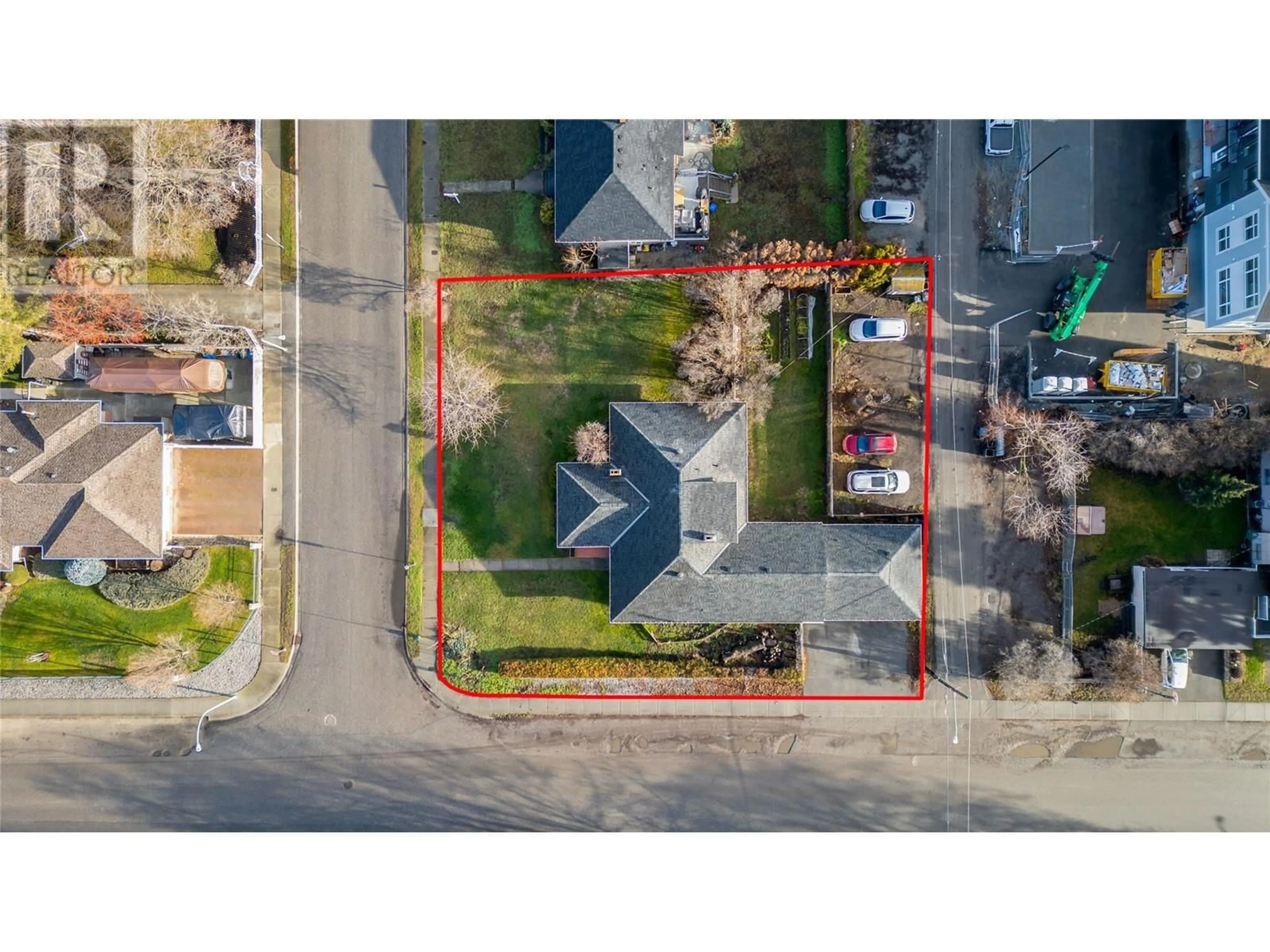 A pic from outside/outdoor area/front of a property/back of a property/a pic from drone, street for 409 Glenwood Avenue, Kelowna British Columbia V1Y5L9