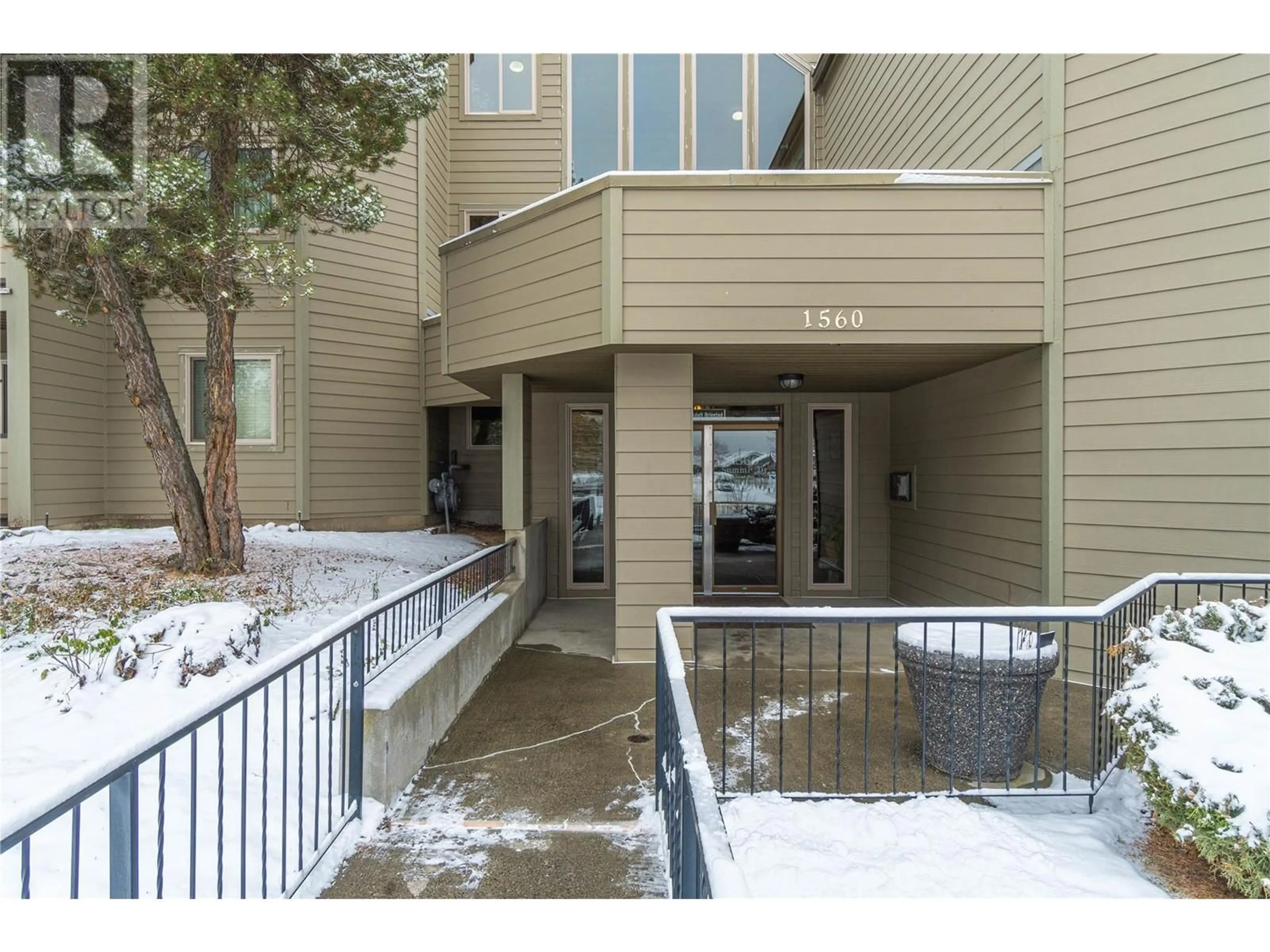 Indoor foyer for 1560 SUMMIT Drive Unit# 104, Kamloops British Columbia V2E1R5