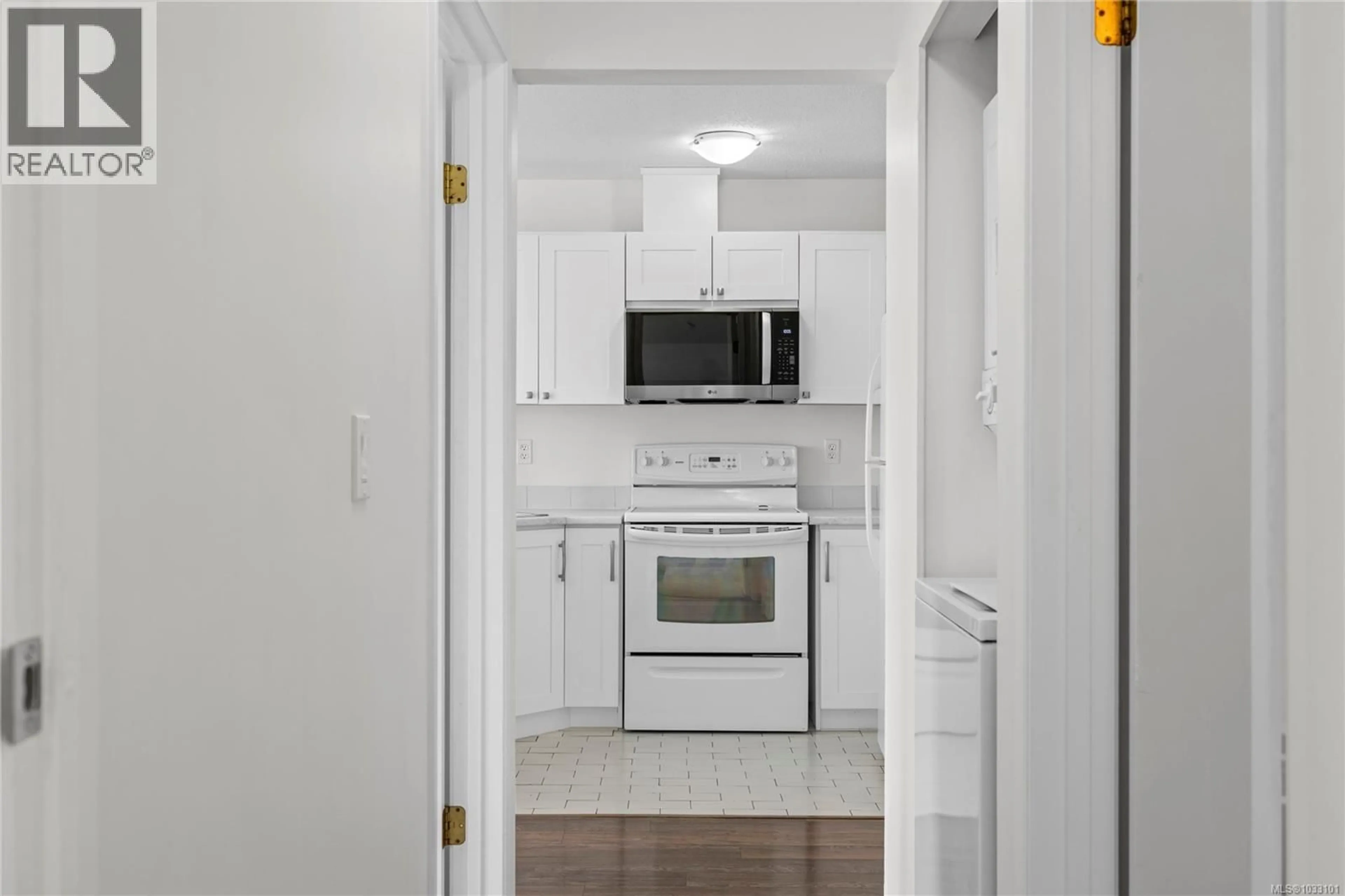 Standard kitchen, unknown for 307 - 3215 COWICHAN LAKE ROAD, Duncan British Columbia V9L5G5